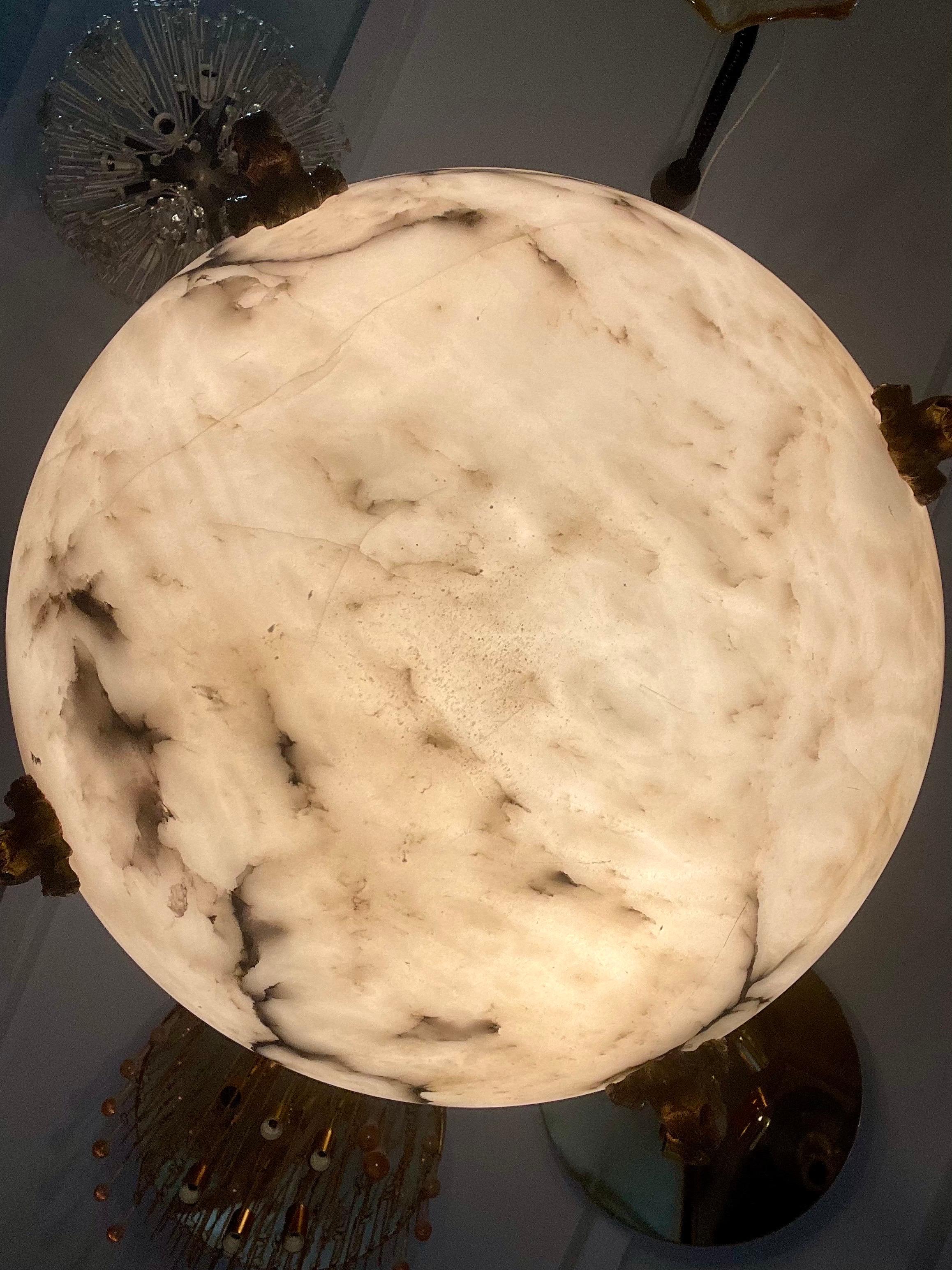 Louis XIV style pendant light in black-veined white marble alabaster with full structure bronze fittings.
Adorable alabaster pendant light dating from the 1920s. This antique and magnificent white-veined alabaster bowl is suspended by four bronze