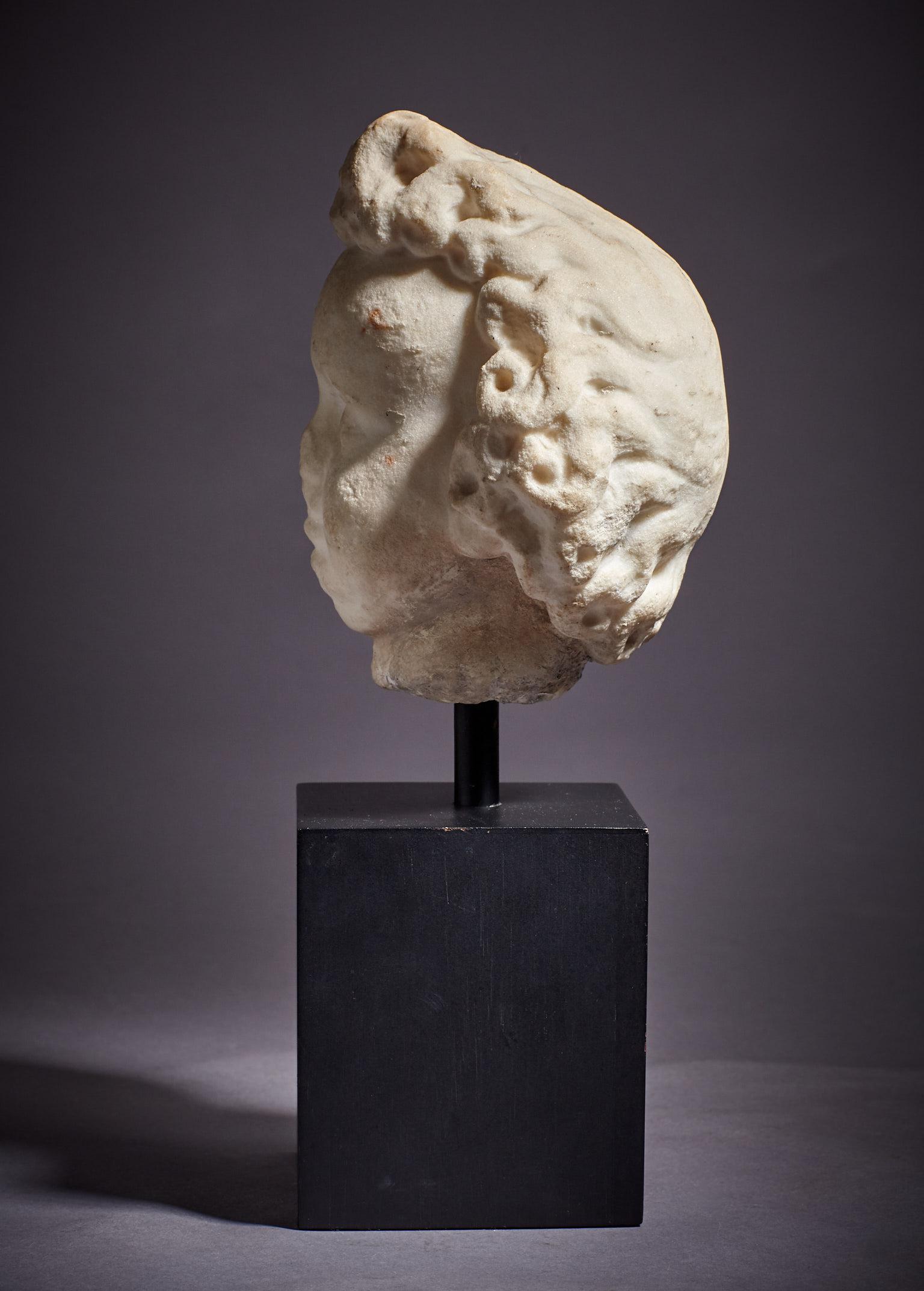 Renaissance Marble Cherub Head, Late 16th-Early 17th Century, Italian, circa 1600-1620 For Sale