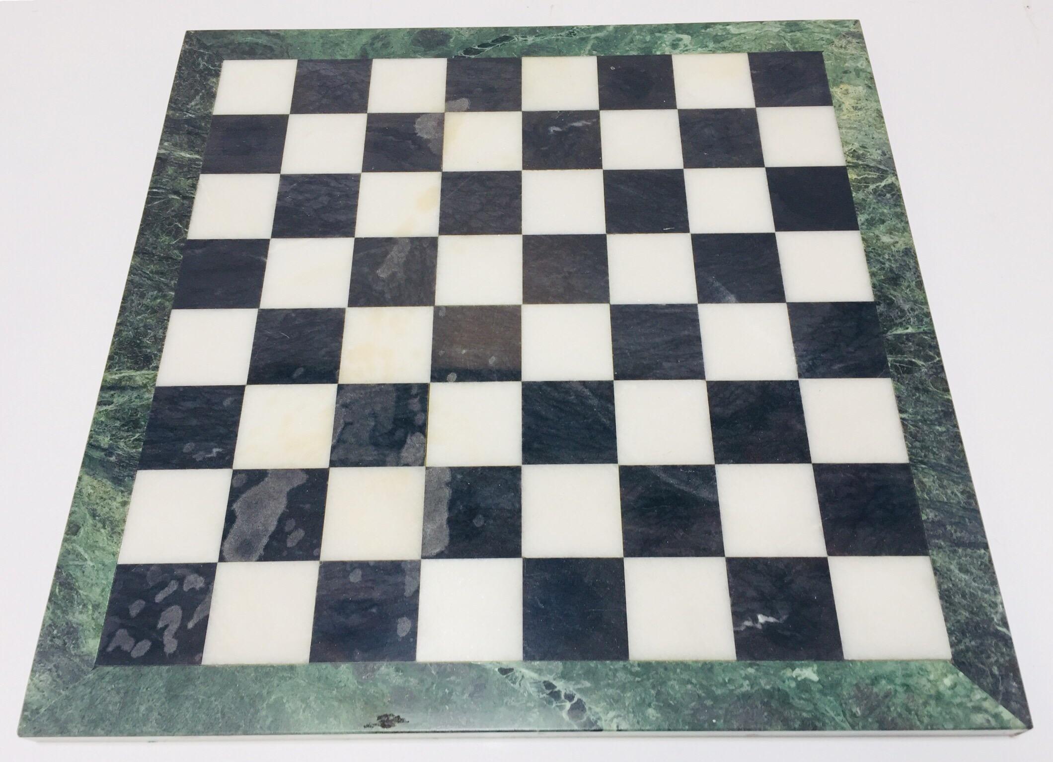 Échiquier en marbre avec pièces d'échecs en onyx noir et blanc sculptées à la main 2