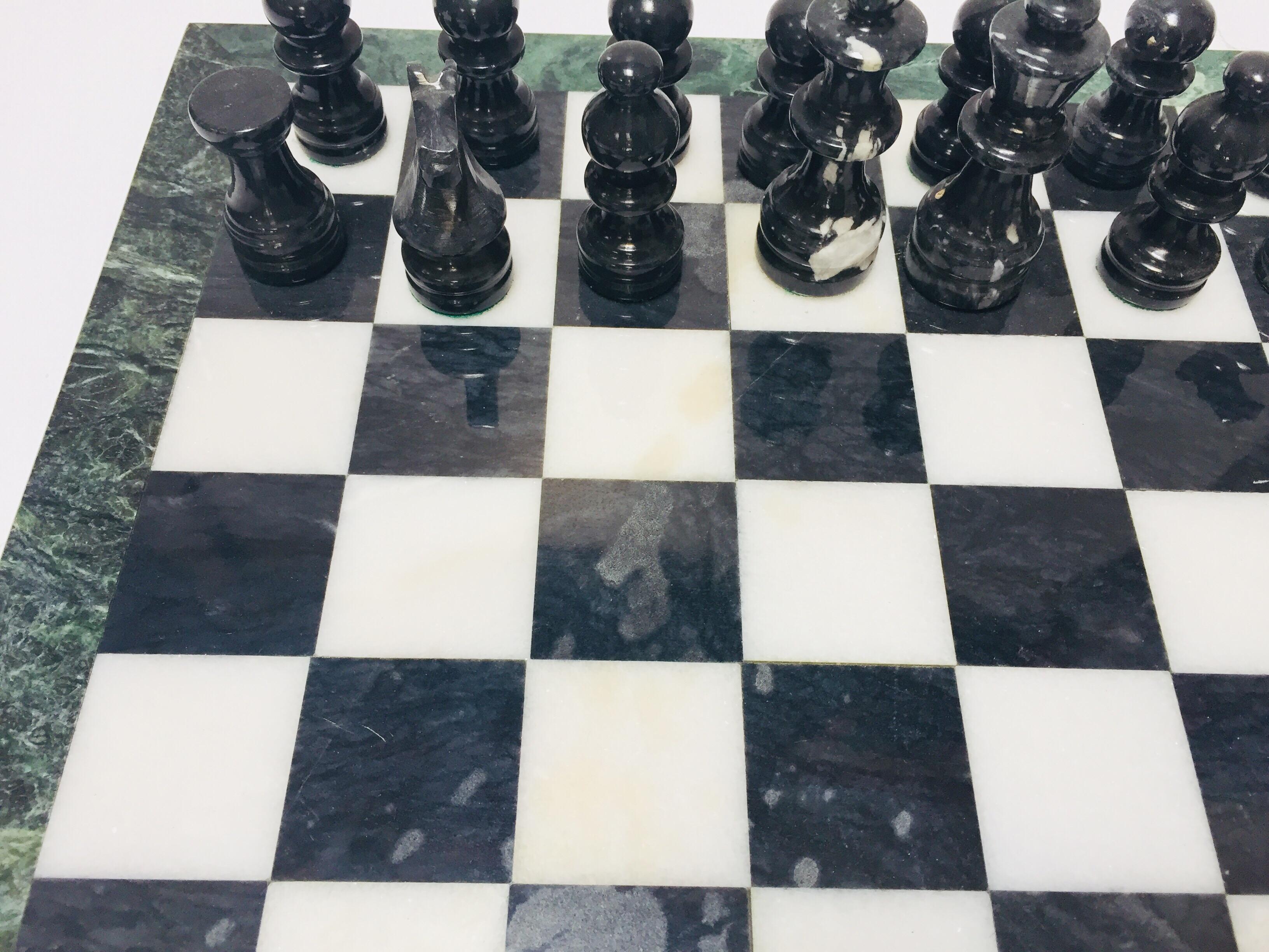 Marble Chess Board with Hand-Carved Black and White Onyx Chess Pieces In Excellent Condition In North Hollywood, CA