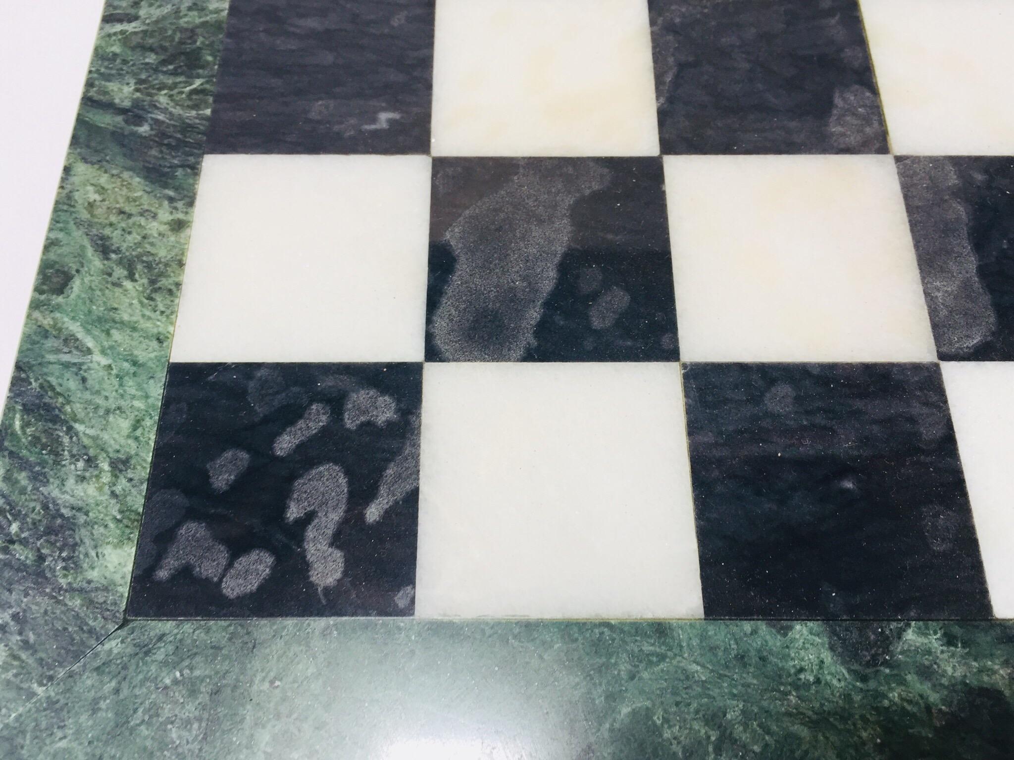 20th Century Marble Chess Board with Hand-Carved Black and White Onyx Chess Pieces