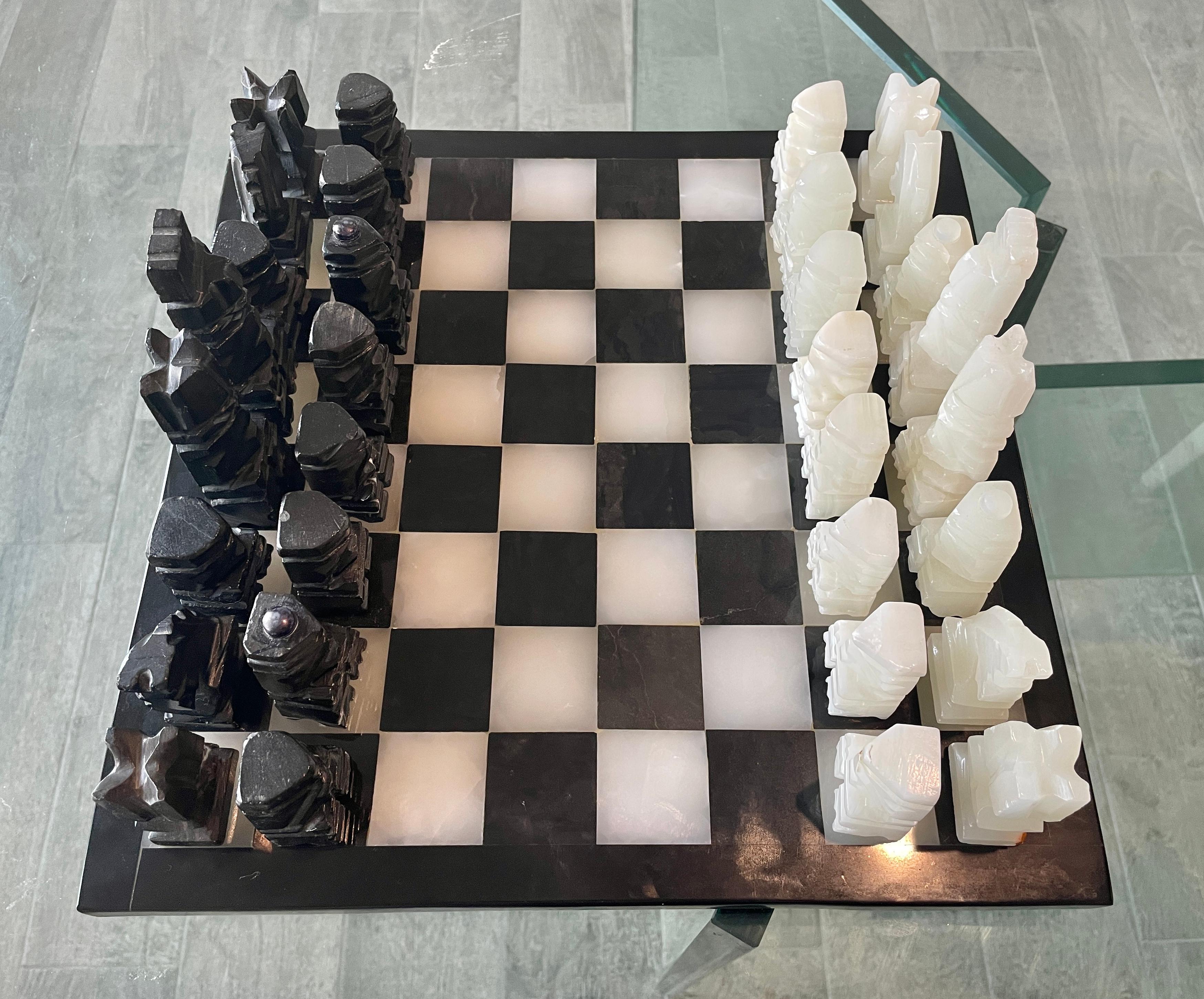 Schach-Set aus Marmor (Moderne der Mitte des Jahrhunderts) im Angebot