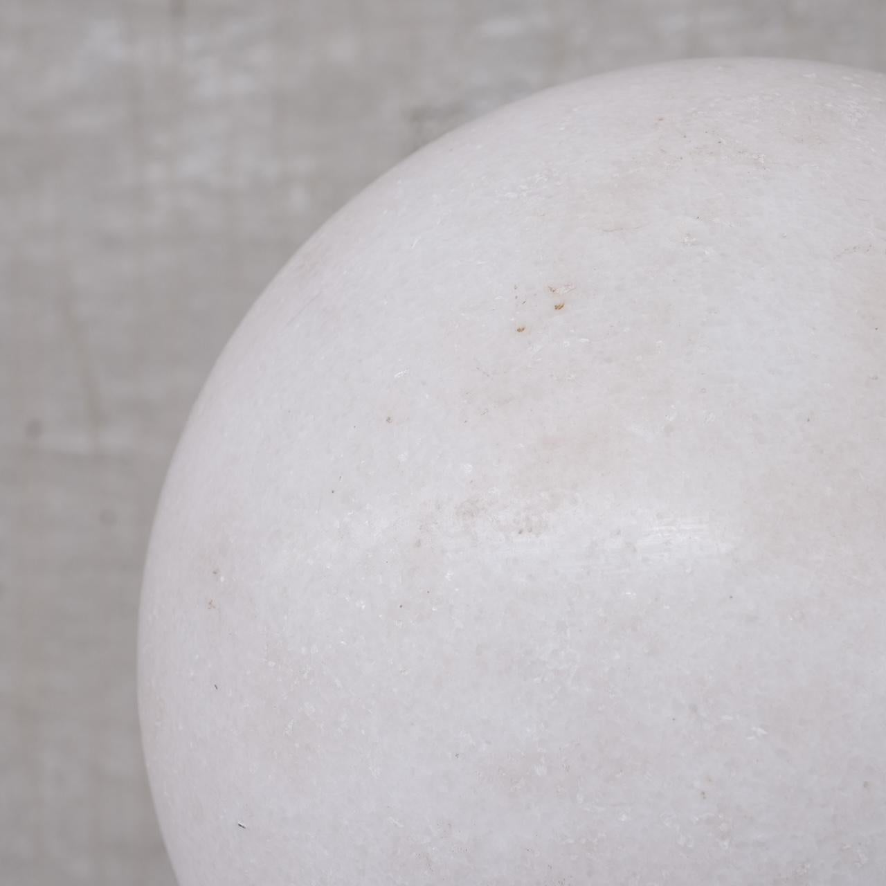 Boule circulaire en marbre du milieu du siècle en vente 4