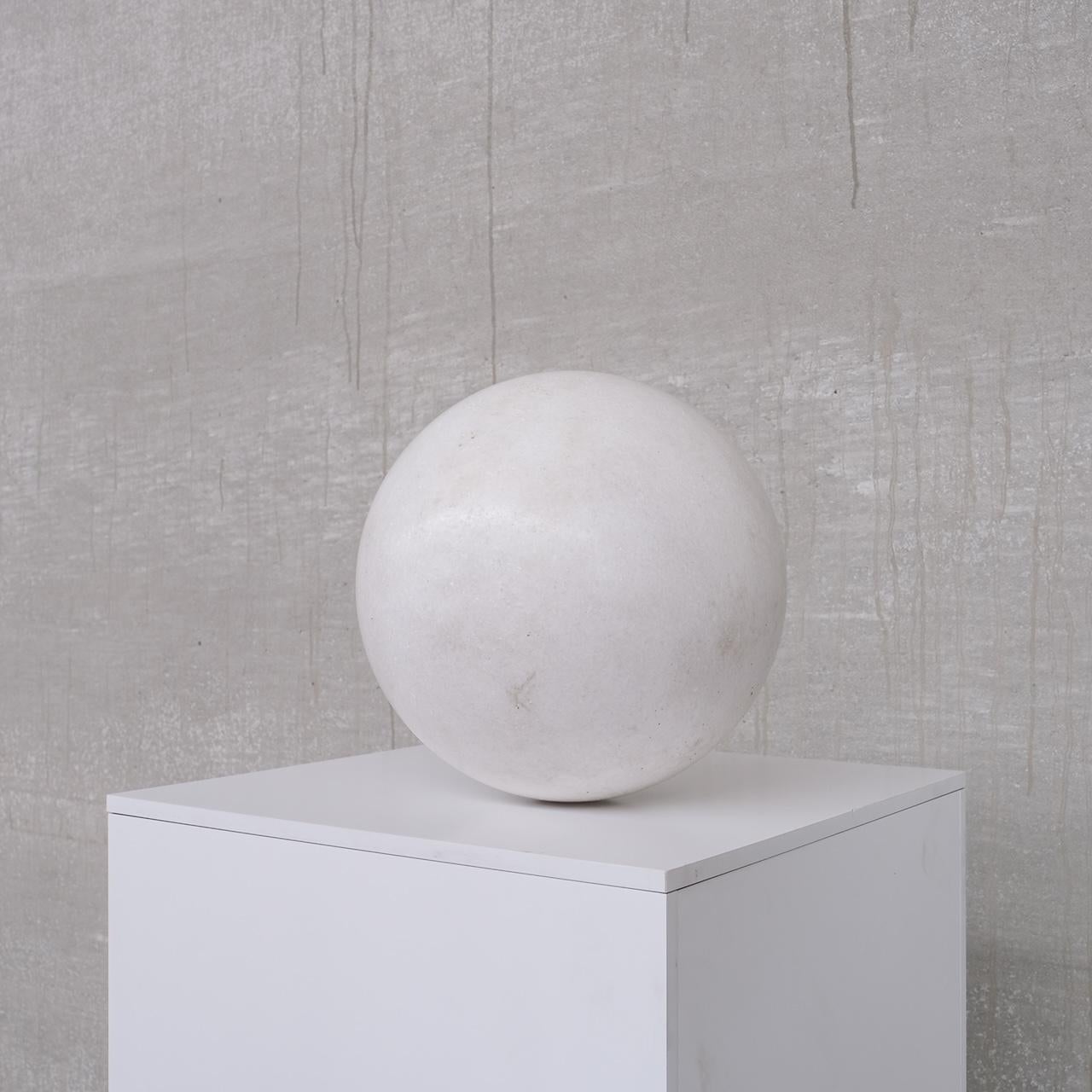 Boule circulaire en marbre du milieu du siècle en vente 5