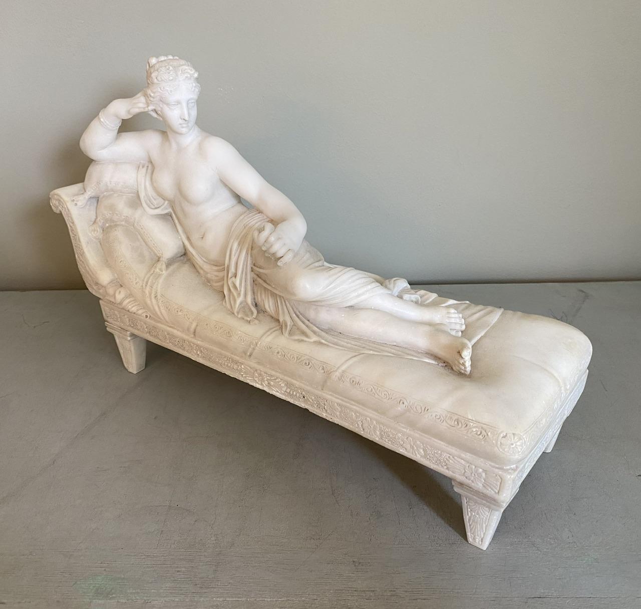 Nu classique couché en marbre en vente 1