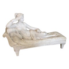 Nu classique couché en marbre