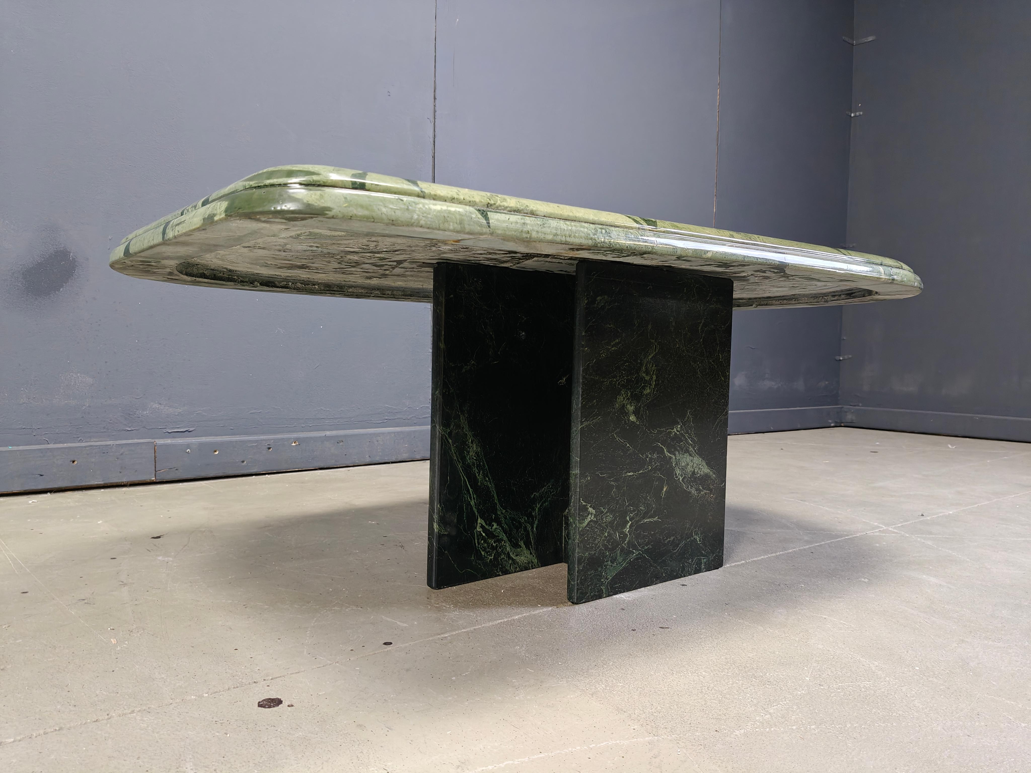 Belge Table basse en marbre par Fedam, 1970 en vente