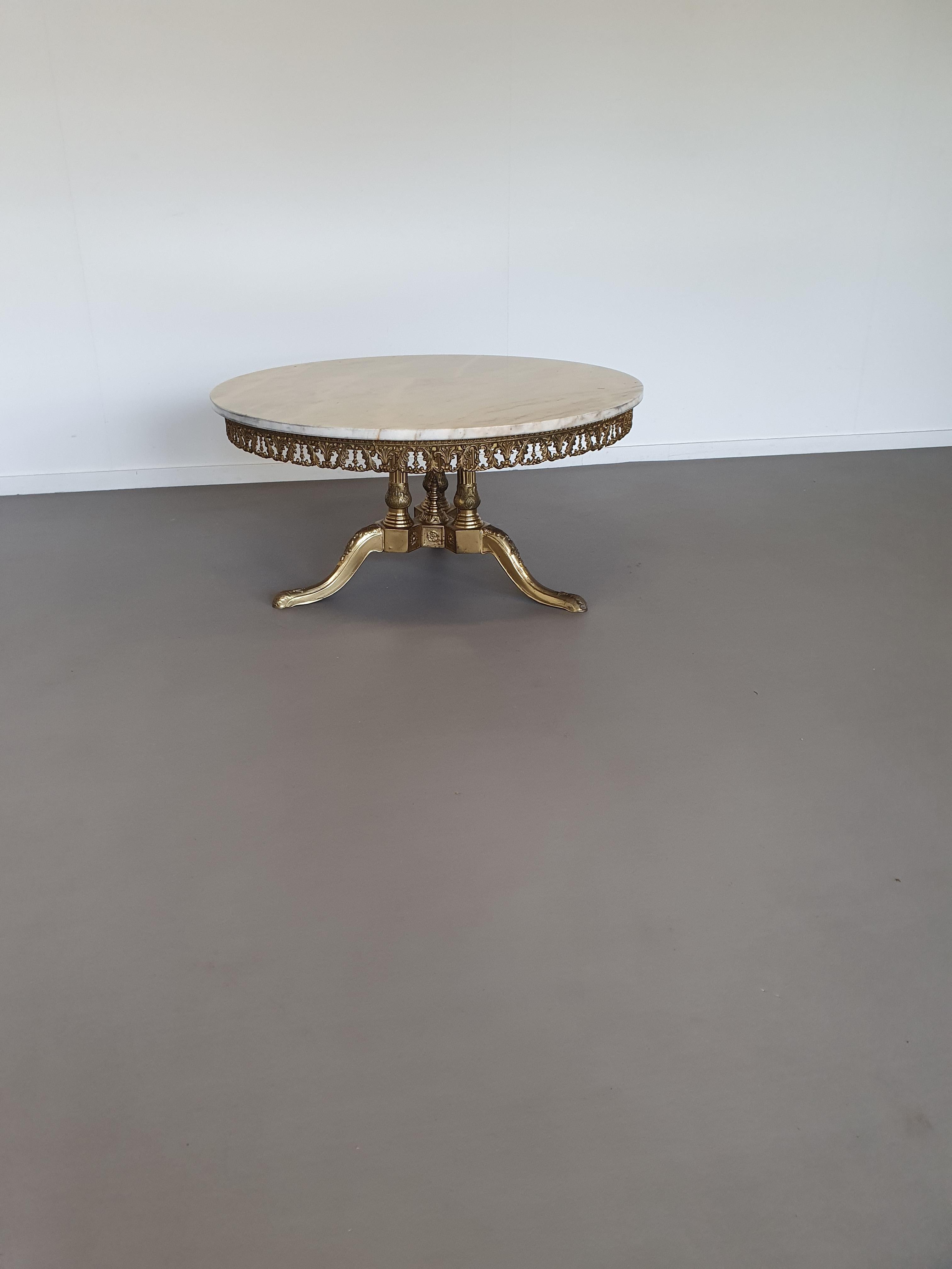 Marble coffee table / fire gilded base / Italian marble with beautiful collor In Good Condition For Sale In WEERT, NL