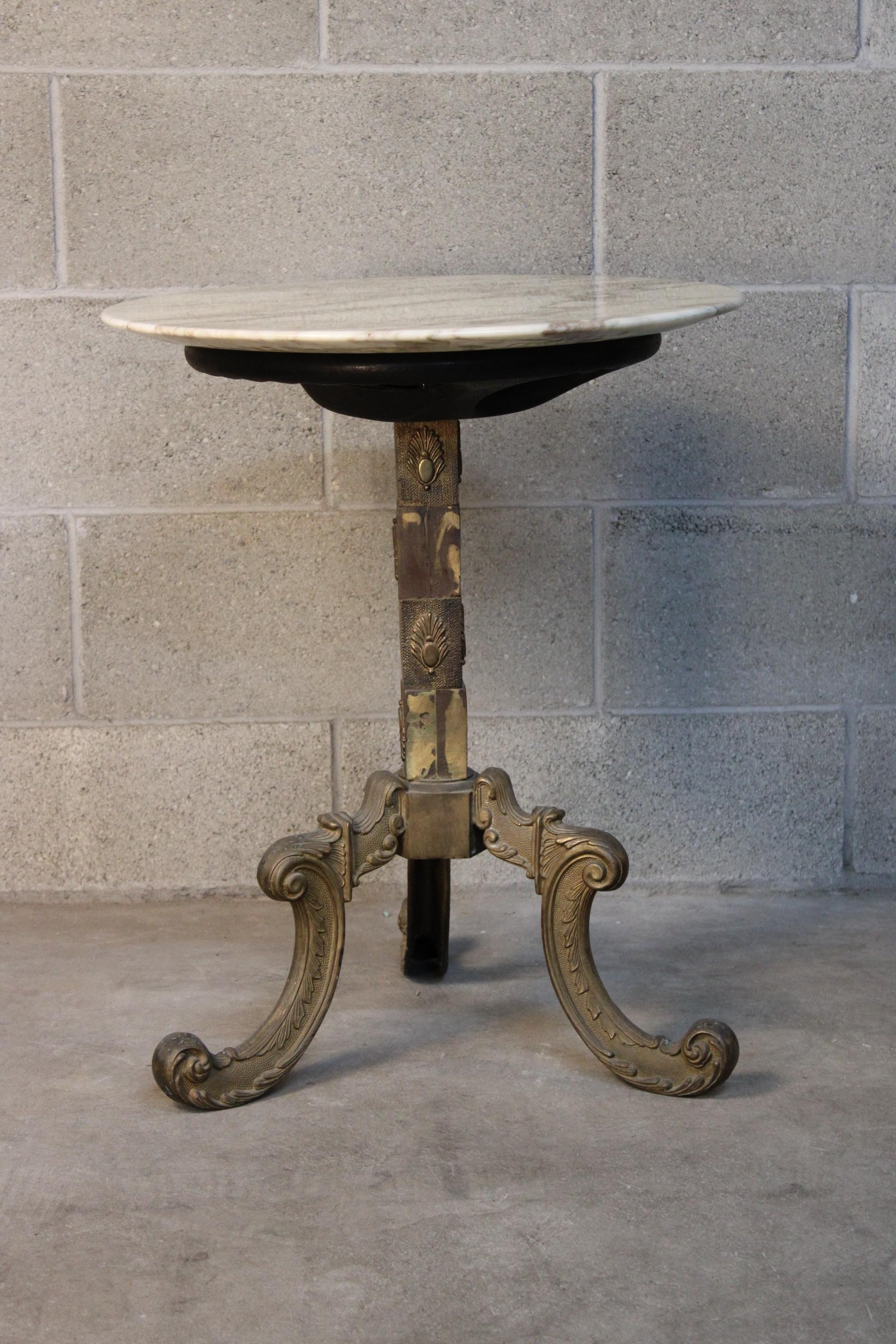 19th century Italian Marble Coffee Table with Bronze Base  In Good Condition For Sale In Torino, IT