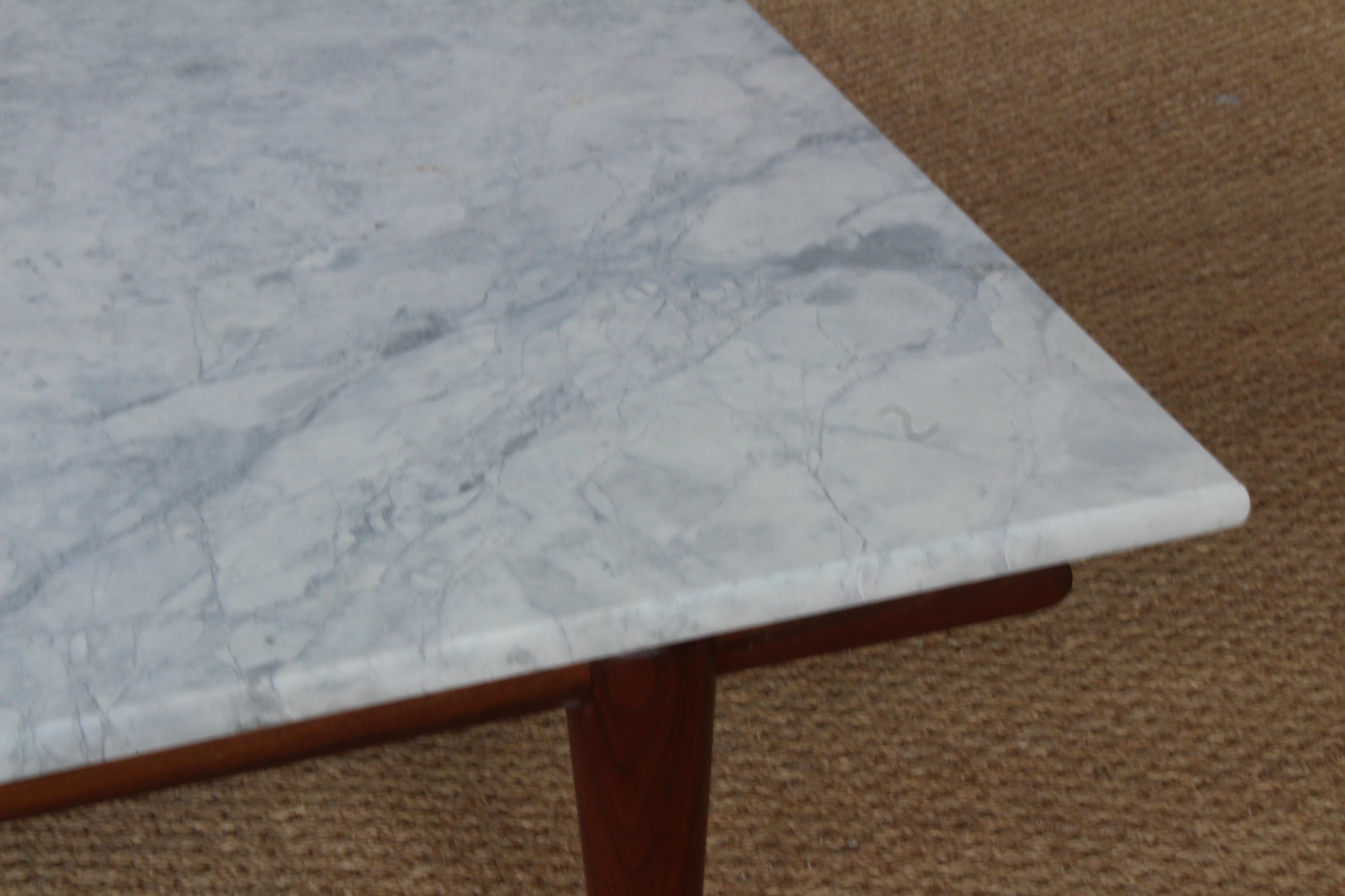 American Marble Coffee Table with Walnut Base by John Widdicomb, U.S.A, 1950s.
