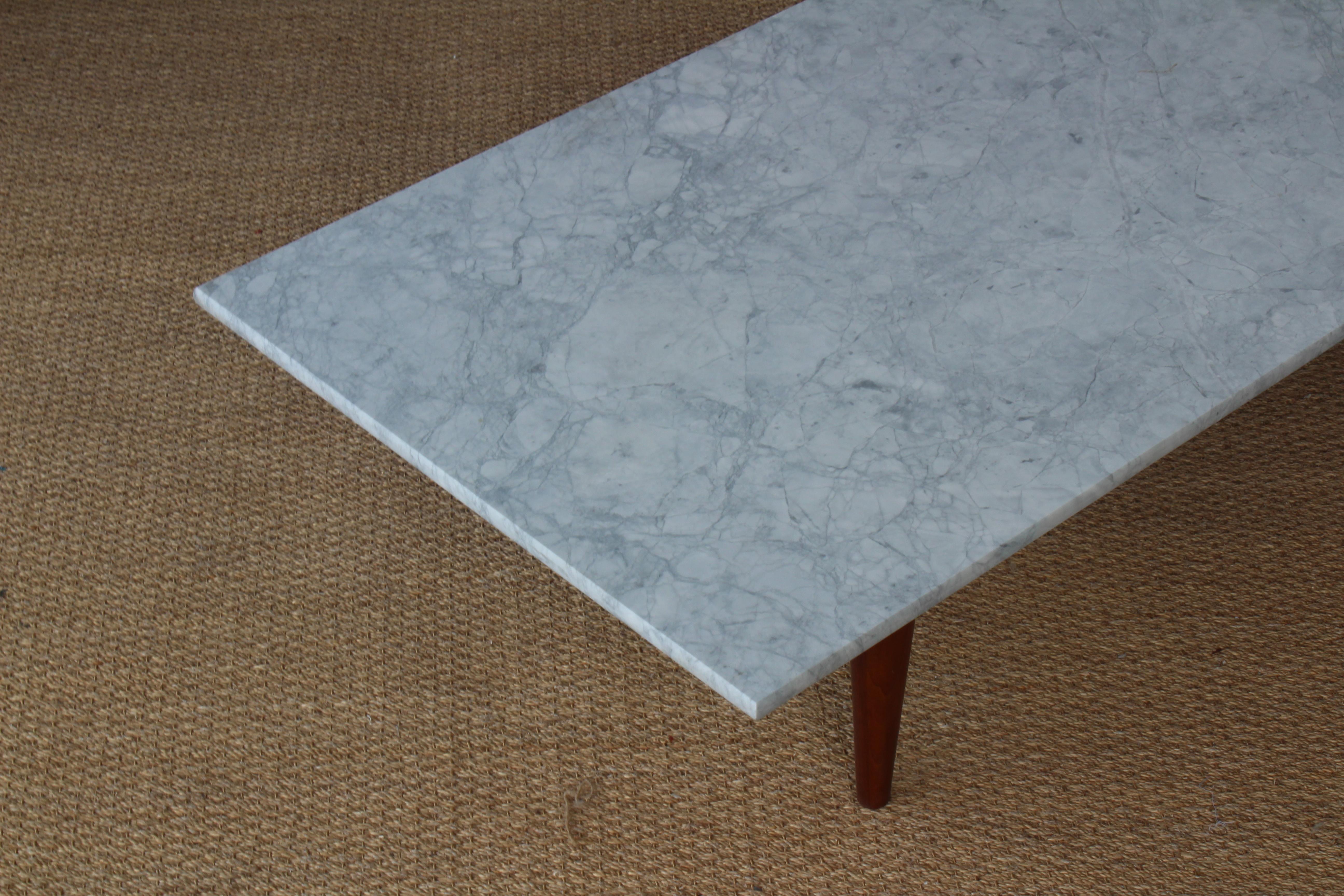 Marble Coffee Table with Walnut Base by John Widdicomb, U.S.A, 1950s. In Excellent Condition In Los Angeles, CA
