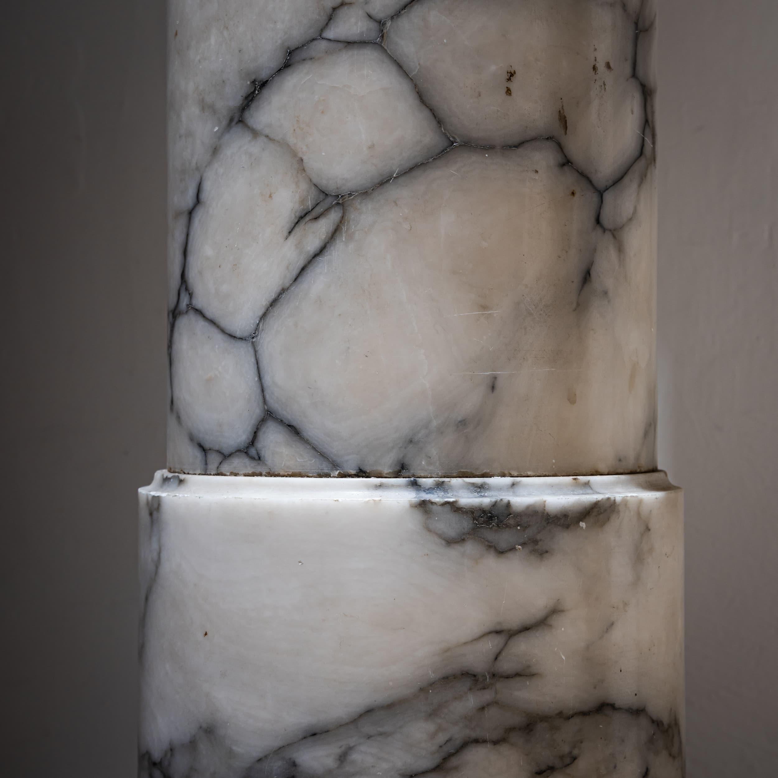 Columna de mármol como pedestal, Siglo XIX Italiano en venta