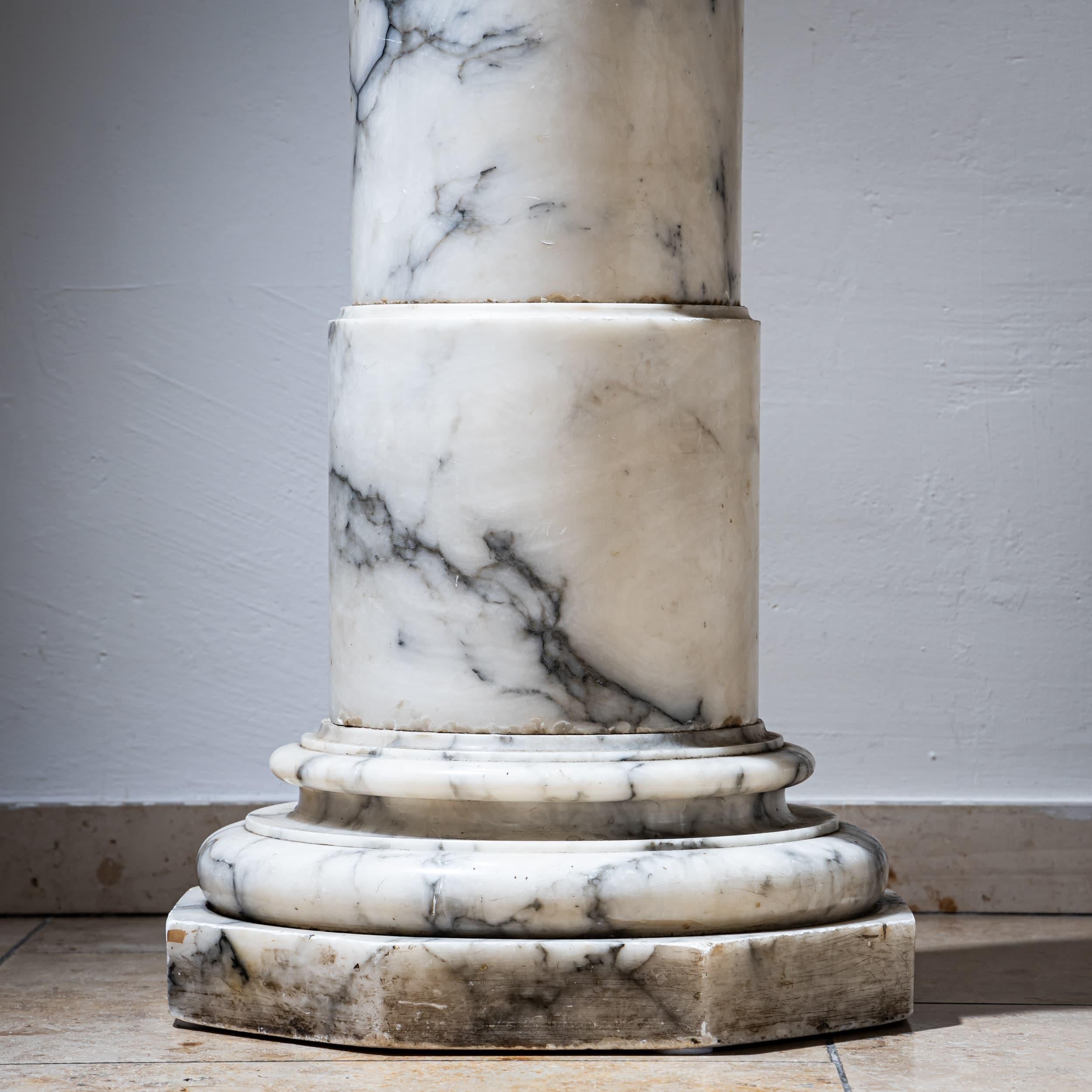 Columna de mármol como pedestal, Siglo XIX siglo XIX en venta