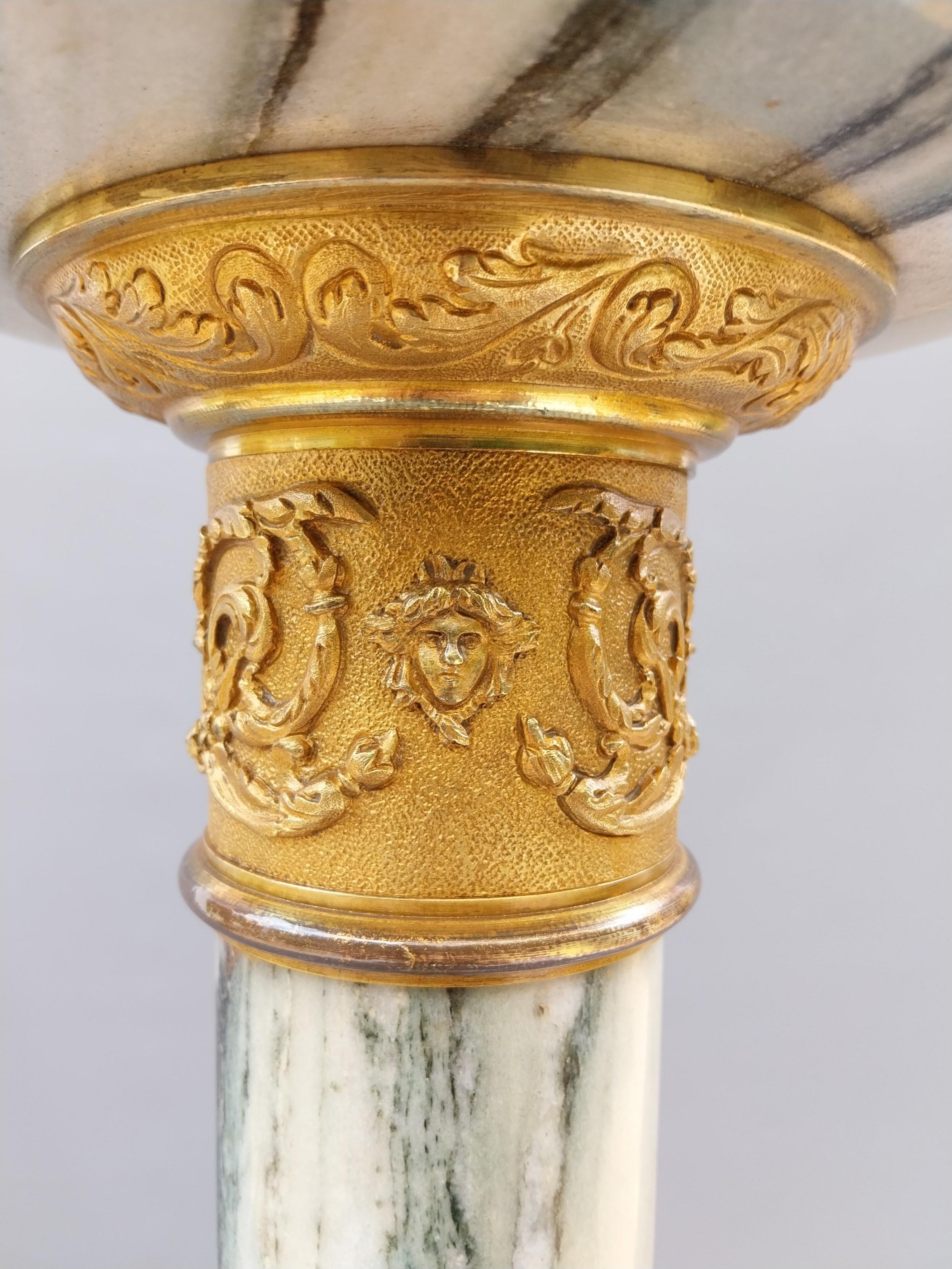 Stand de colonne en marbre ancien français en vente 3