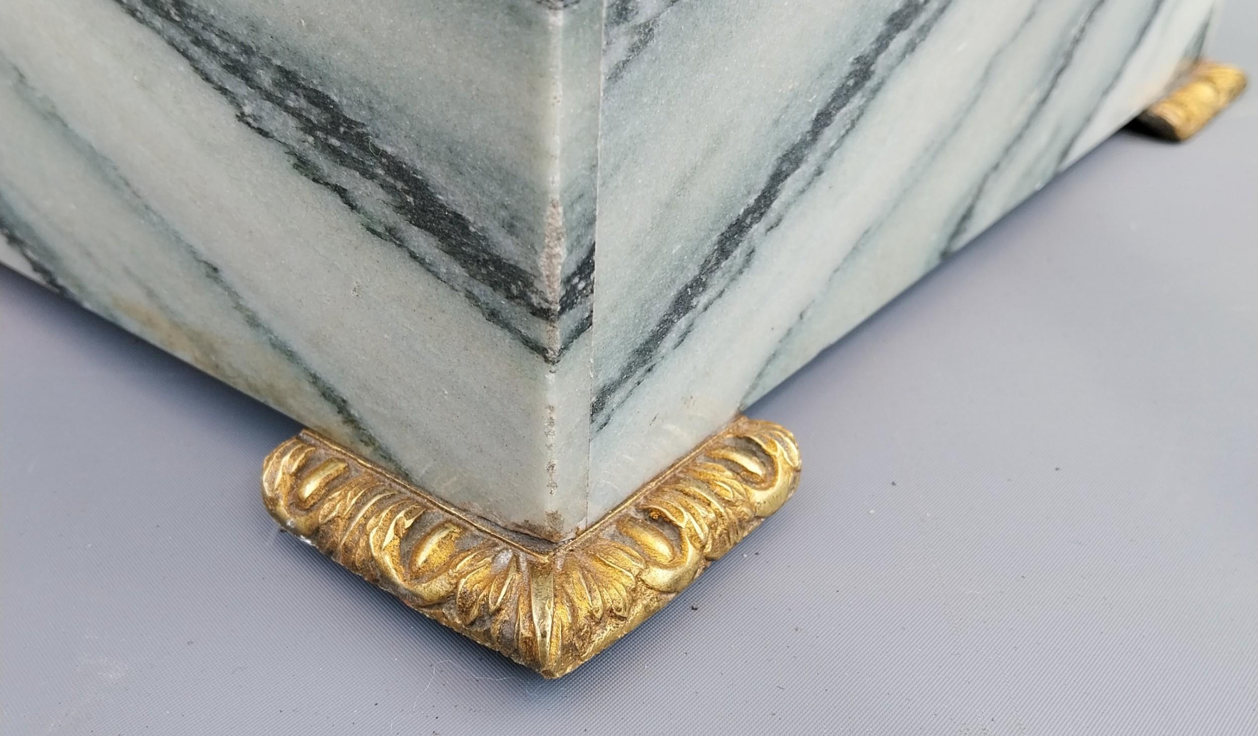 Stand de colonne en marbre ancien français en vente 7