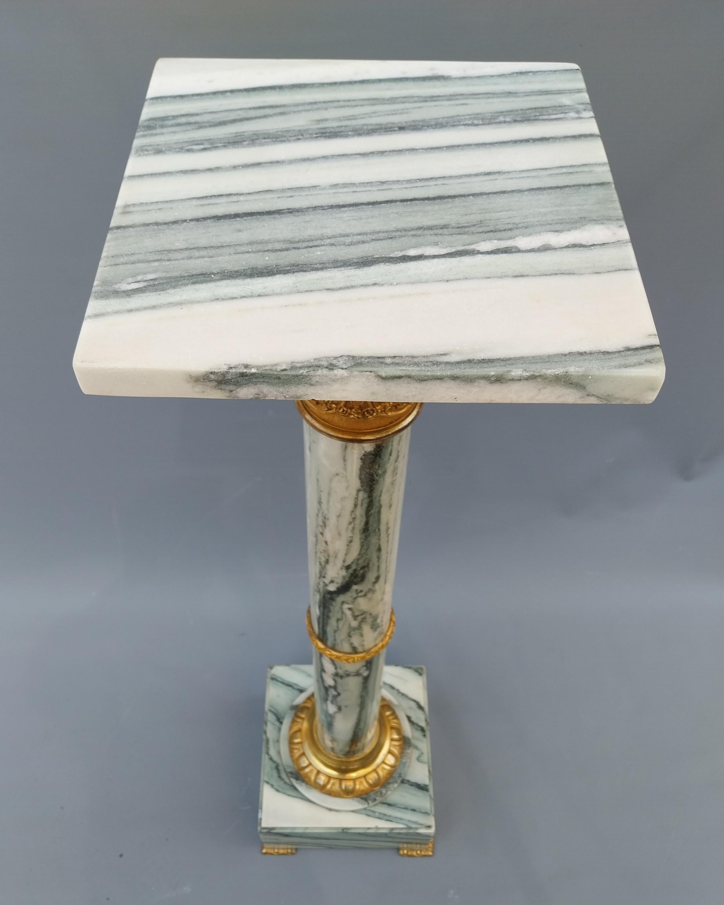 Stand de colonne en marbre ancien français en vente 1