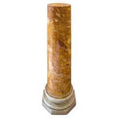 Colonne en marbre jaune doré