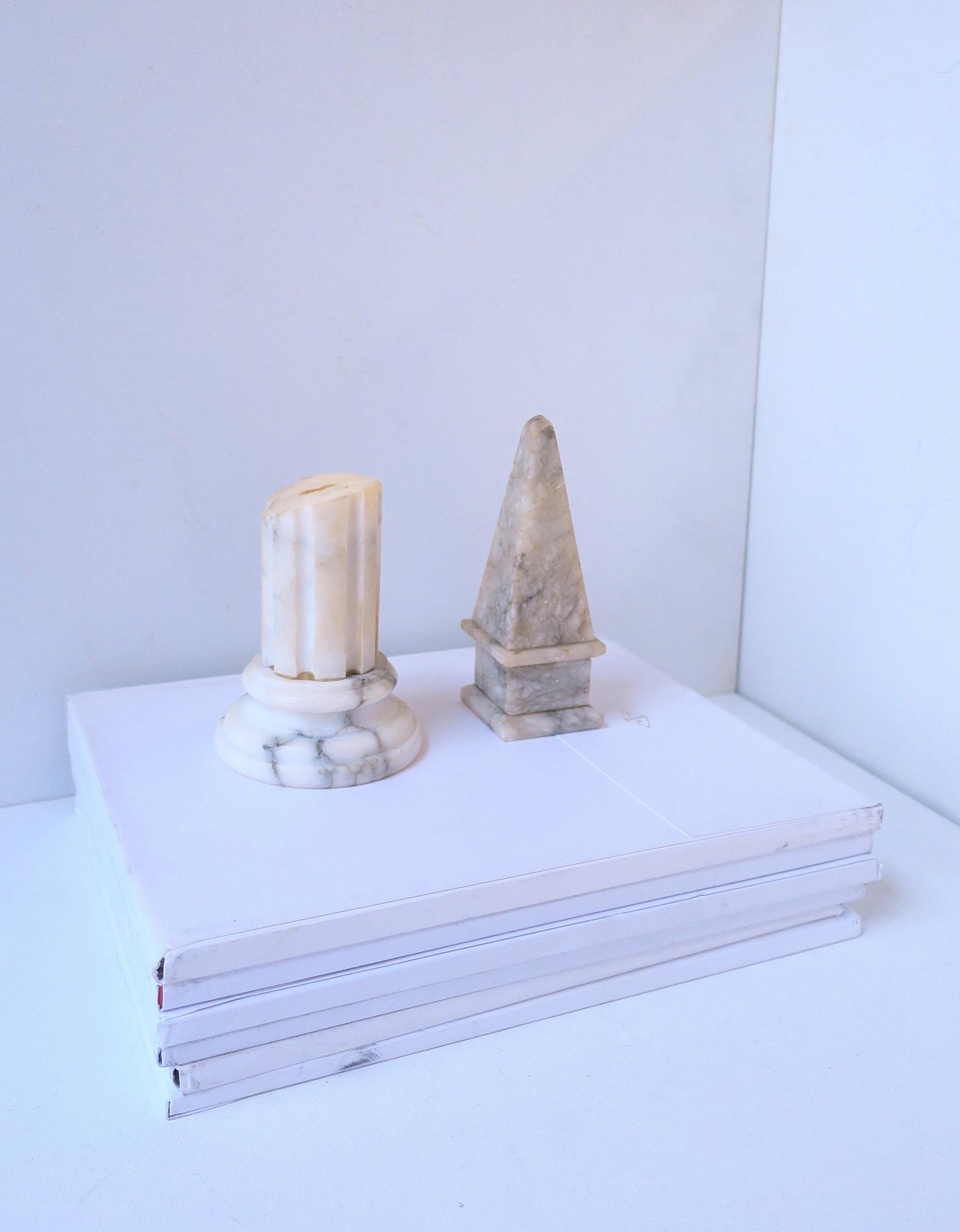 Italiano Marble Column Pillar Neoclassical Decorative Object Italian in vendita