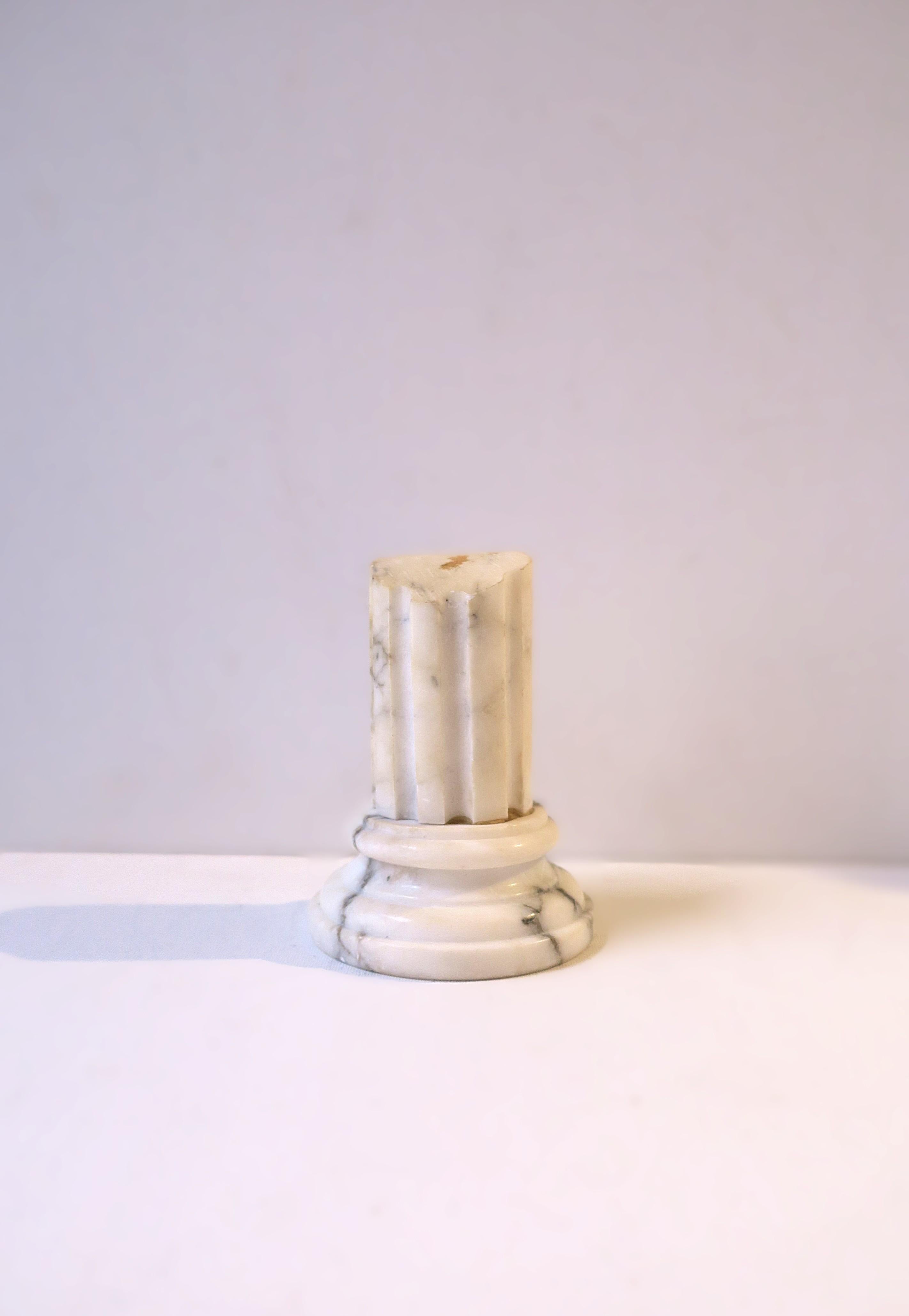 Marmo Marble Column Pillar Neoclassical Decorative Object Italian in vendita