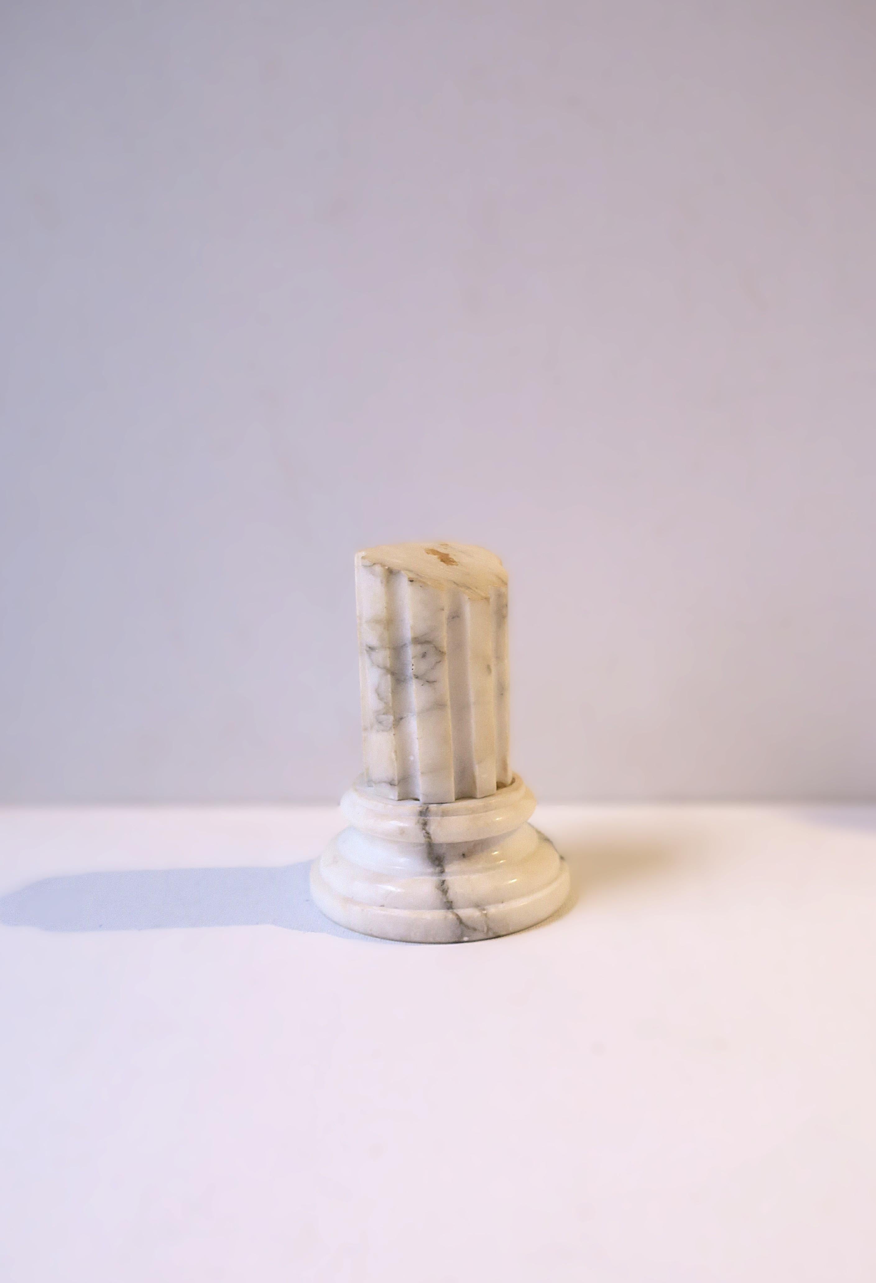 Marble Column Pillar Neoclassical Decorative Object Italian in vendita 1