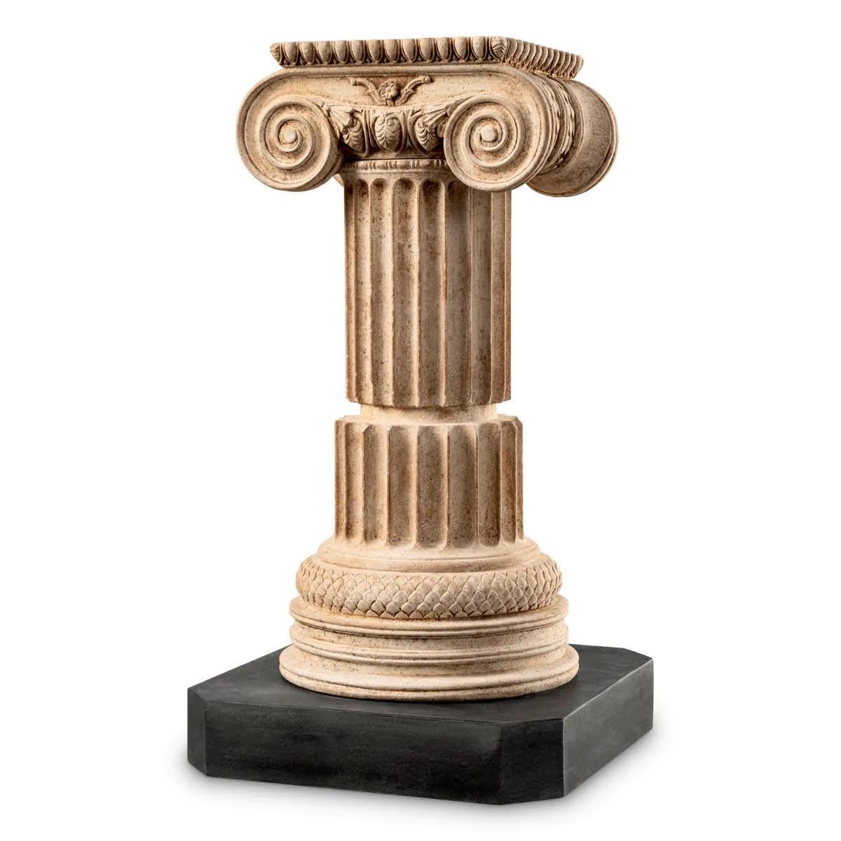 Marmorsäule, Stele im Stil des antiken Ägyptens, 20. Jahrhunderts. (Französisch) im Angebot