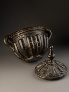 Marble covered Pot with Gadrooned Decoration - Venice, 16th century