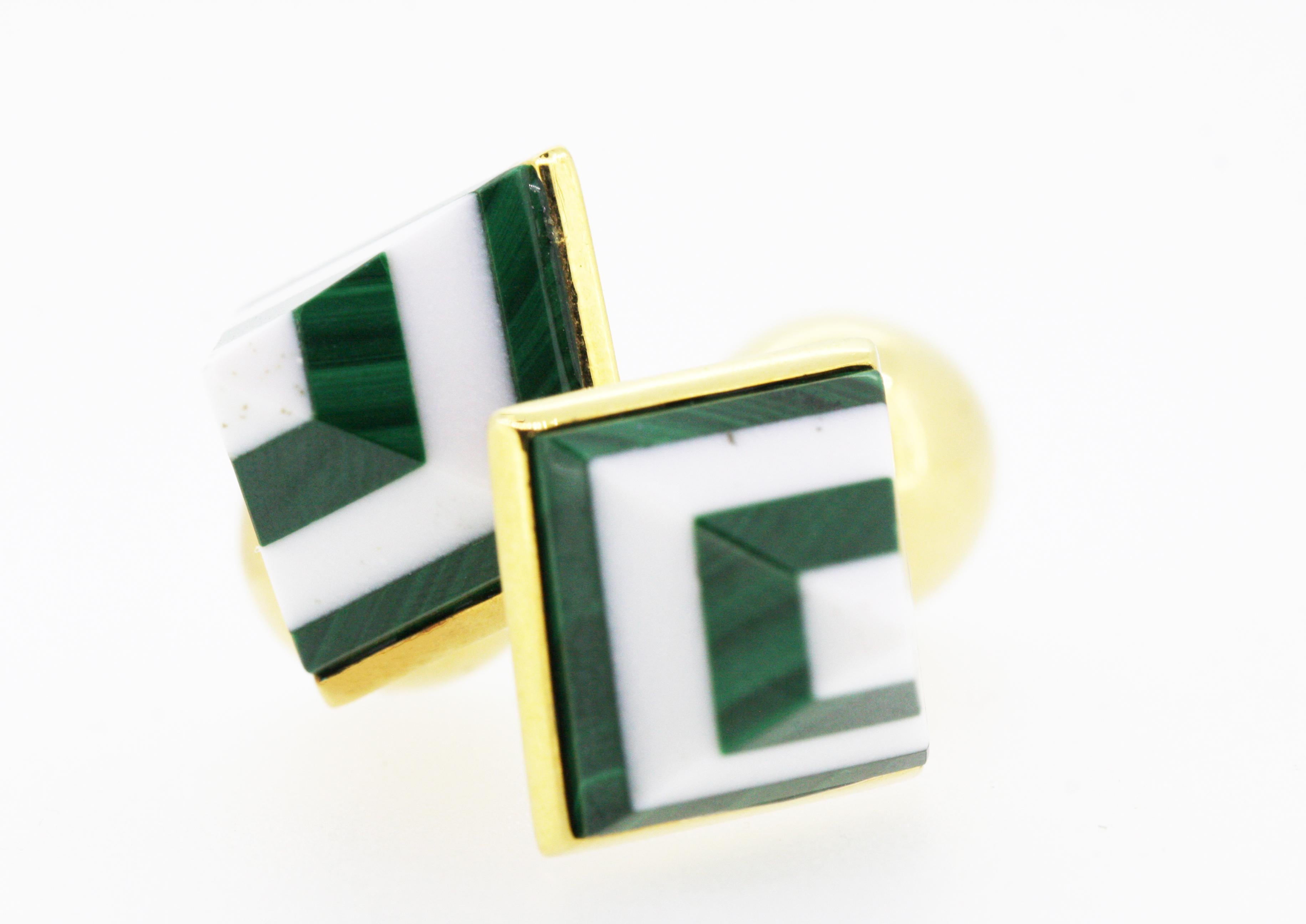 Marble Cufflinks with white and green stripes in 18k yellow gold
Small difference between the cufflinks are reasoned by the handcrafted manufacture.
The piece is a unique one.
It is manufactured by Antorà, an italian artisanal niche company, well