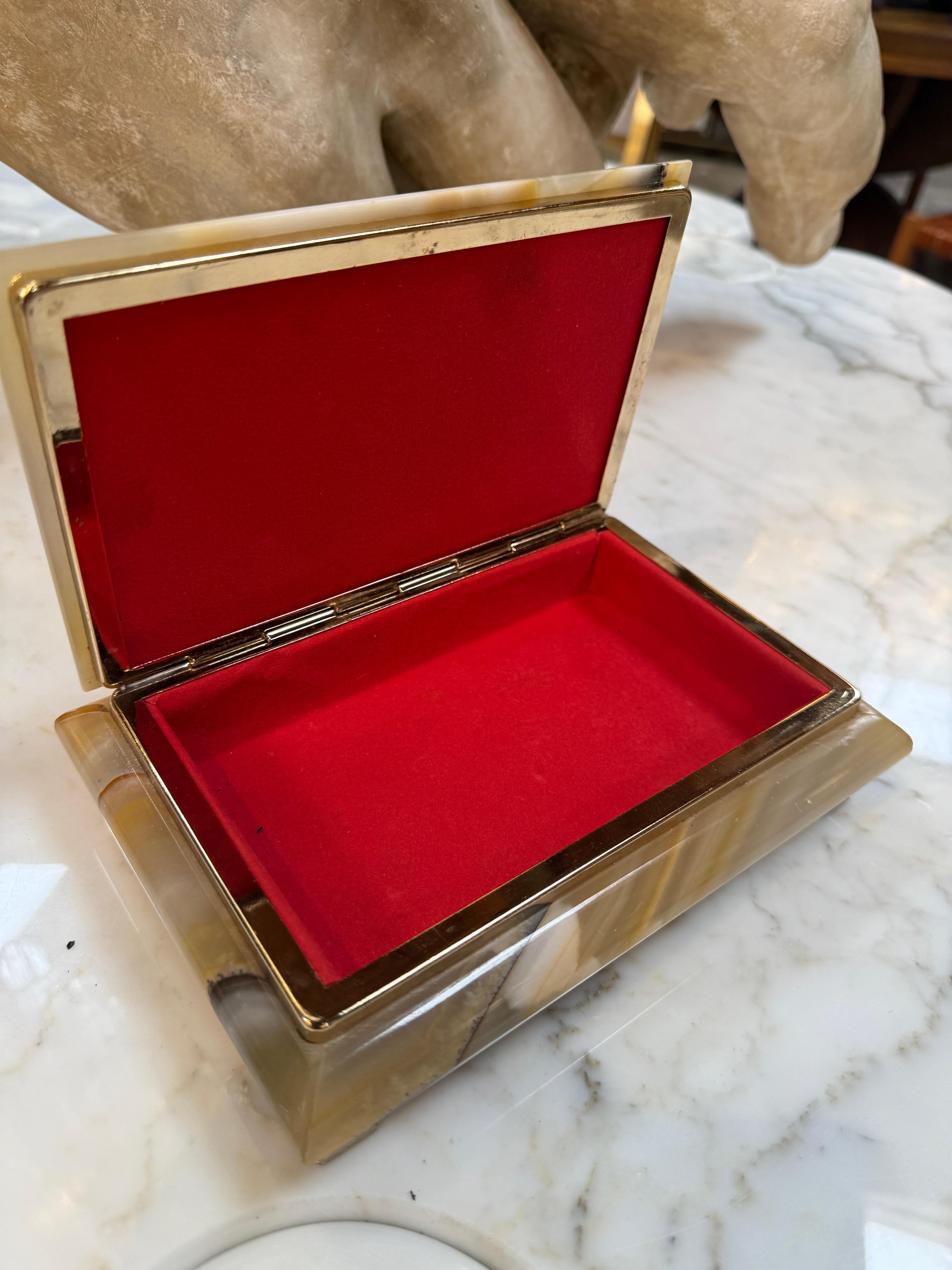 Marble Decretive Box In Good Condition For Sale In Los Angeles, CA