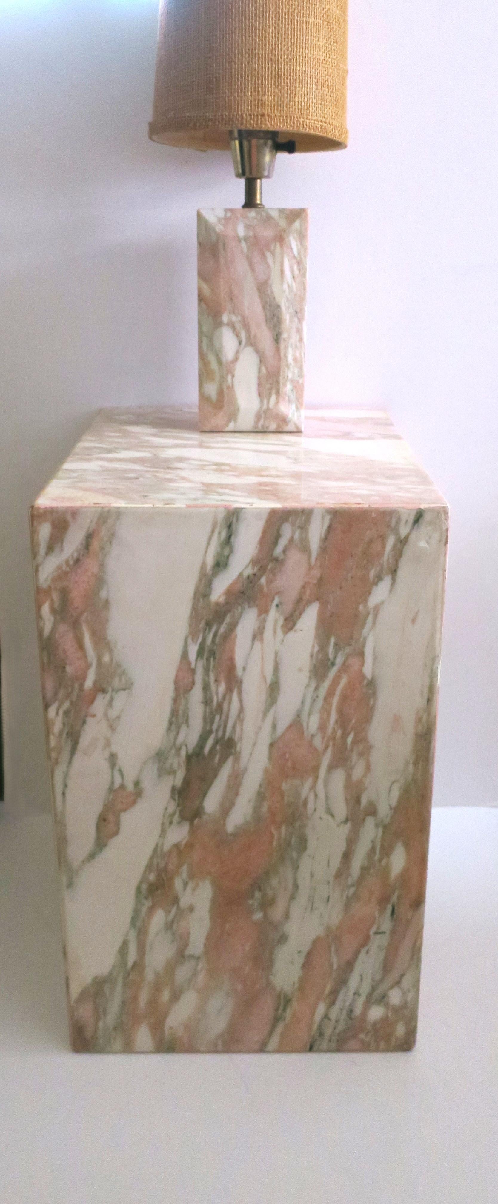 Marmor-Schreibtisch- oder -Tischlampe in Rosa und Weiß, ca. 1970er Jahre (20. Jahrhundert) im Angebot