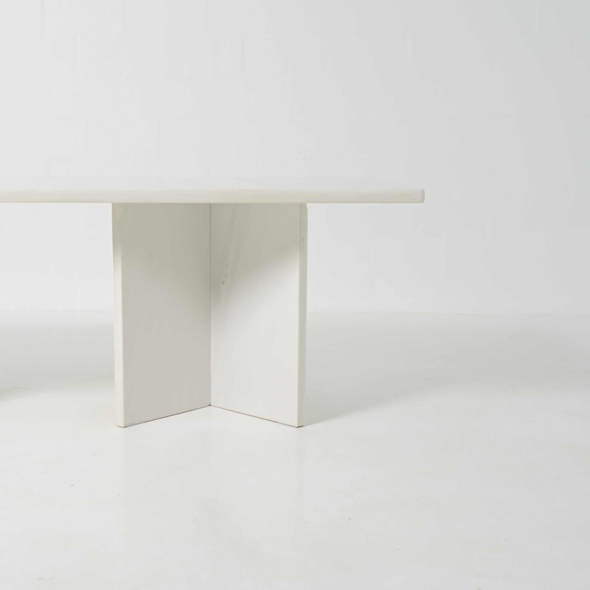 Marble Dining Table from the 1970s en vente 7