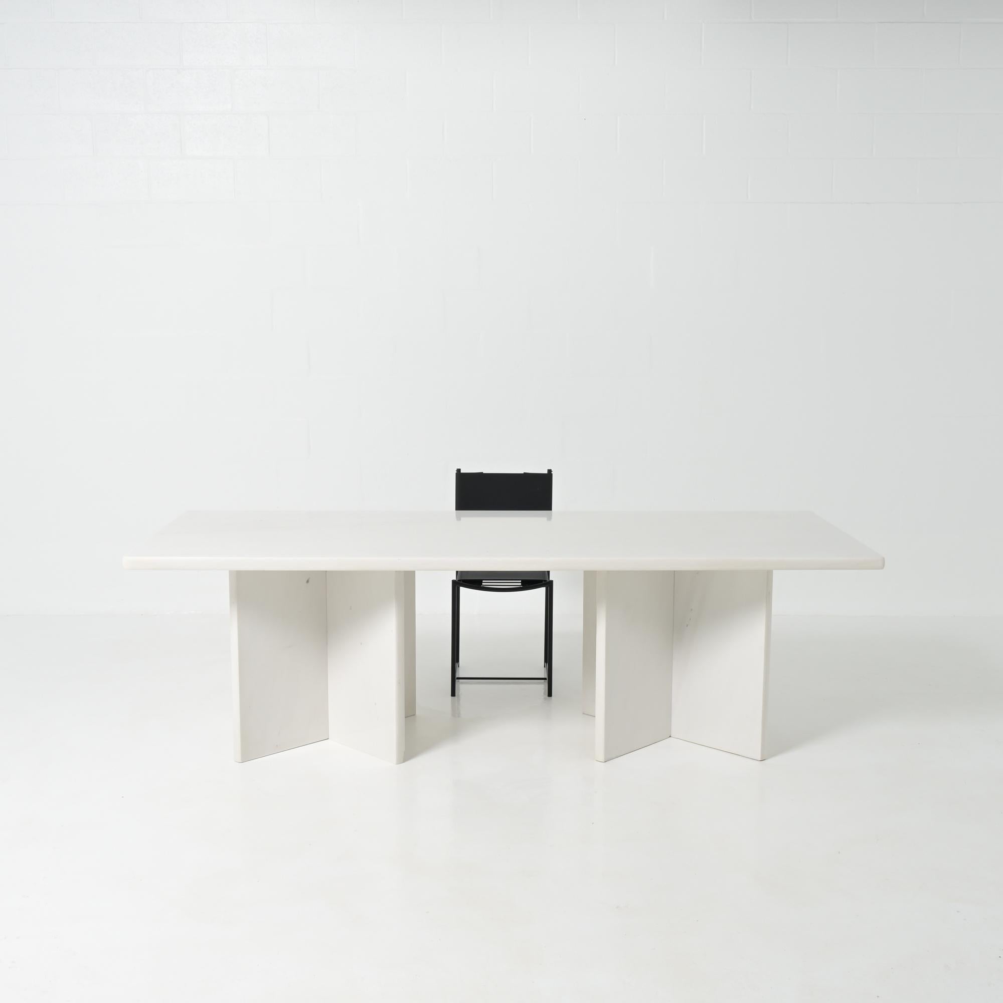 Fin du 20e siècle Marble Dining Table from the 1970s en vente