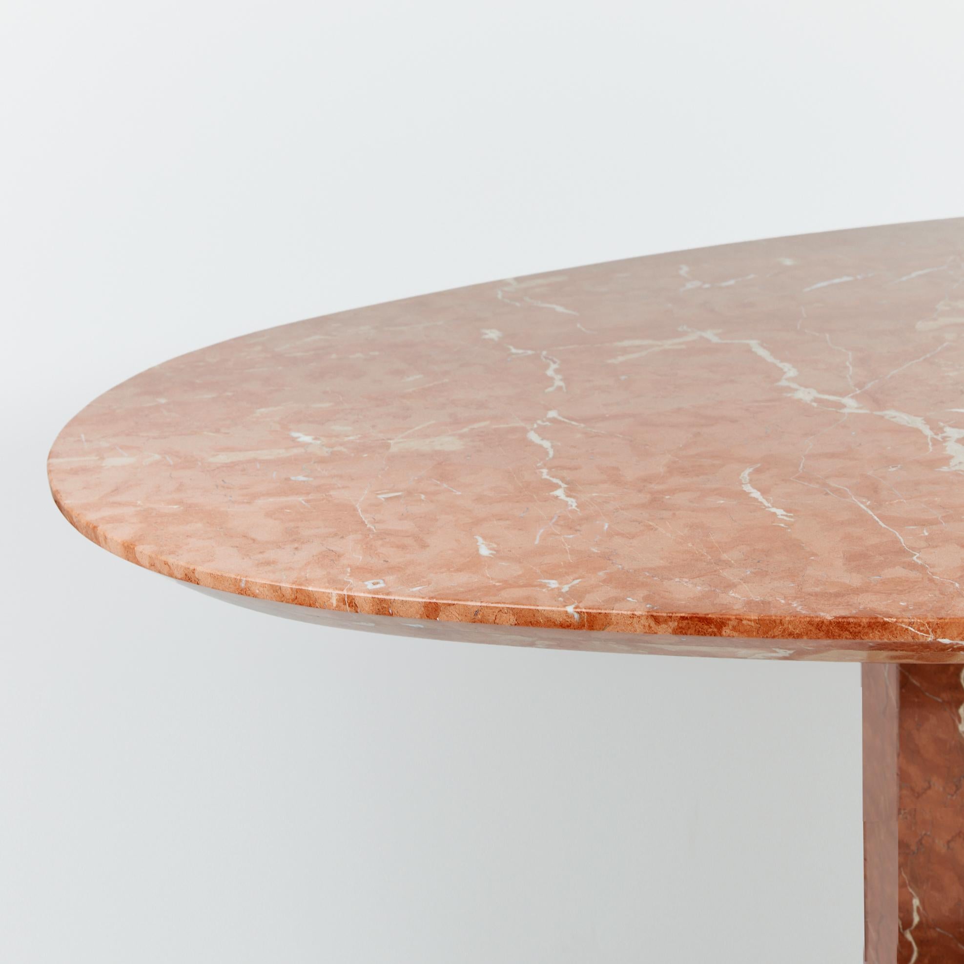 Marble Dining Table in Red Marble with Faceted Base, 6-8 Seater In Good Condition In London, GB