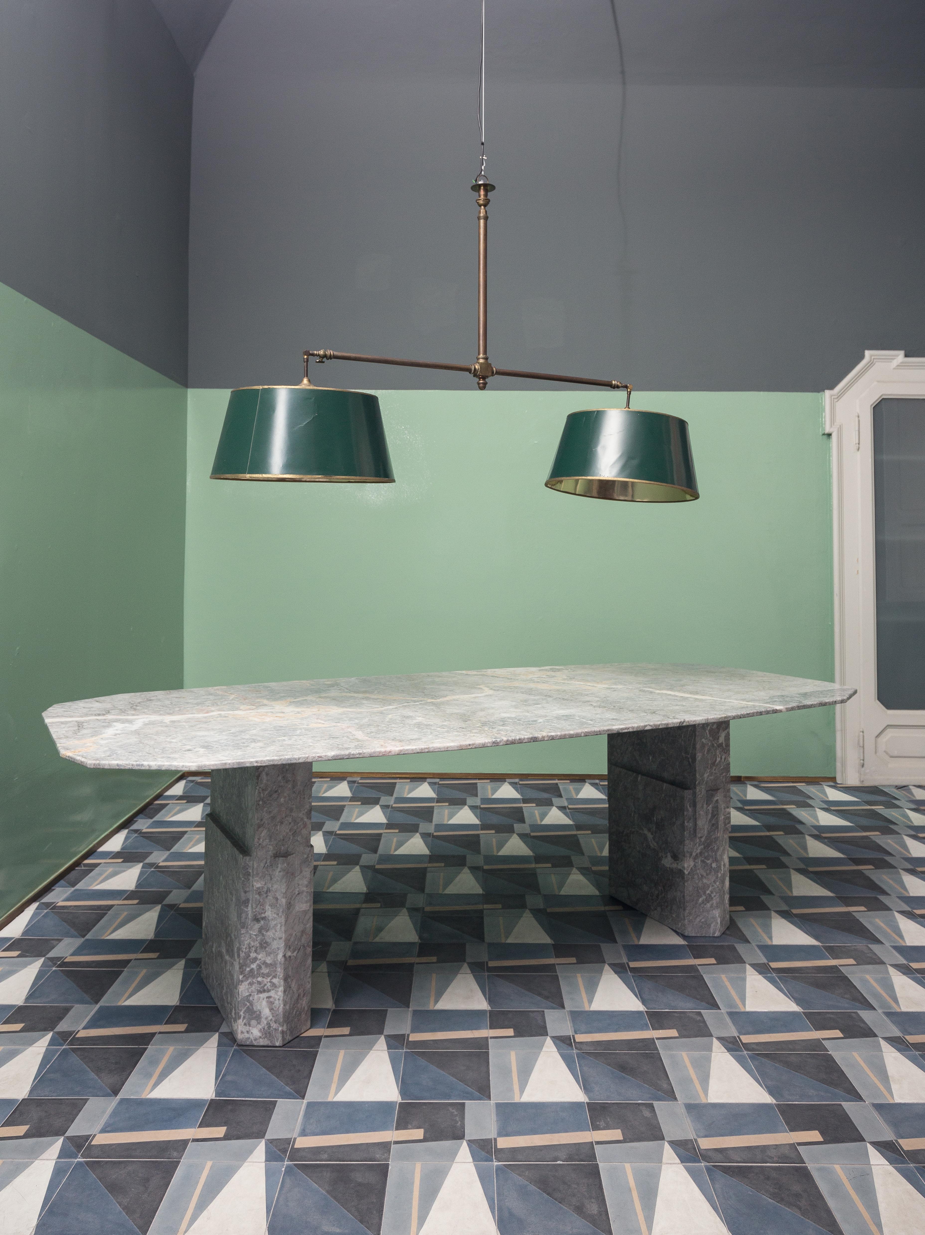 Moderne Table de salle à manger en marbre Dorik par Oeuffice en vente