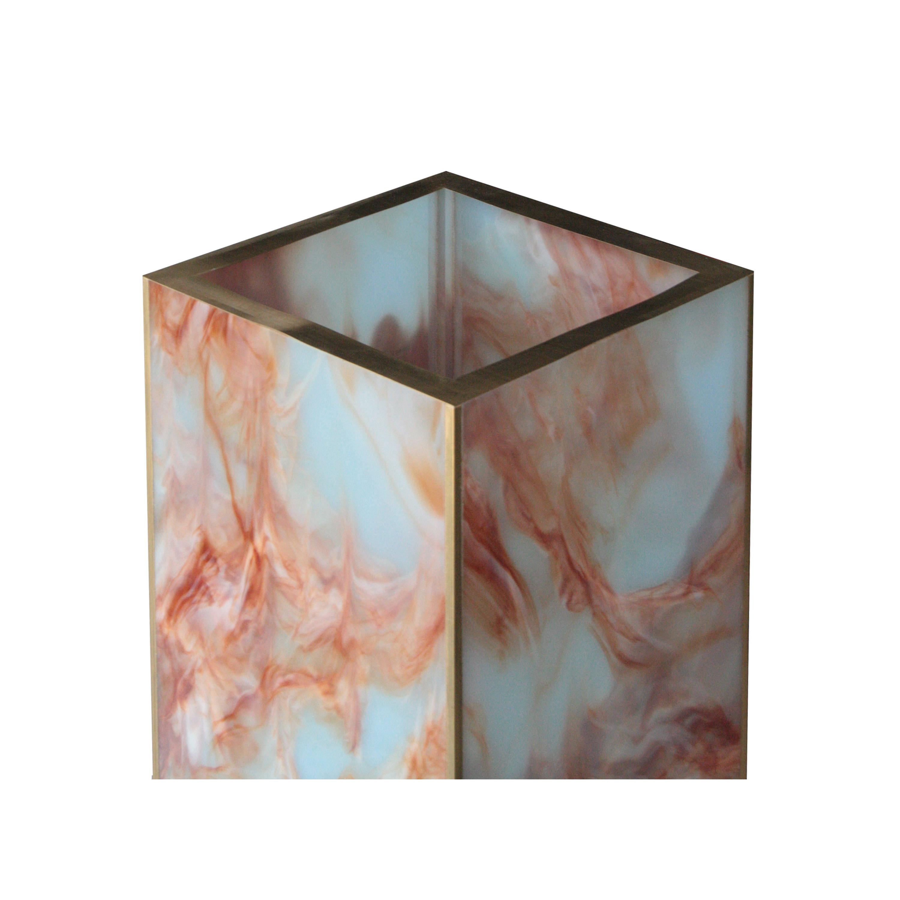 Contemporary Marble Effect Methacrylate and Brass Spanish Table Lamp, 2016 (Moderne)