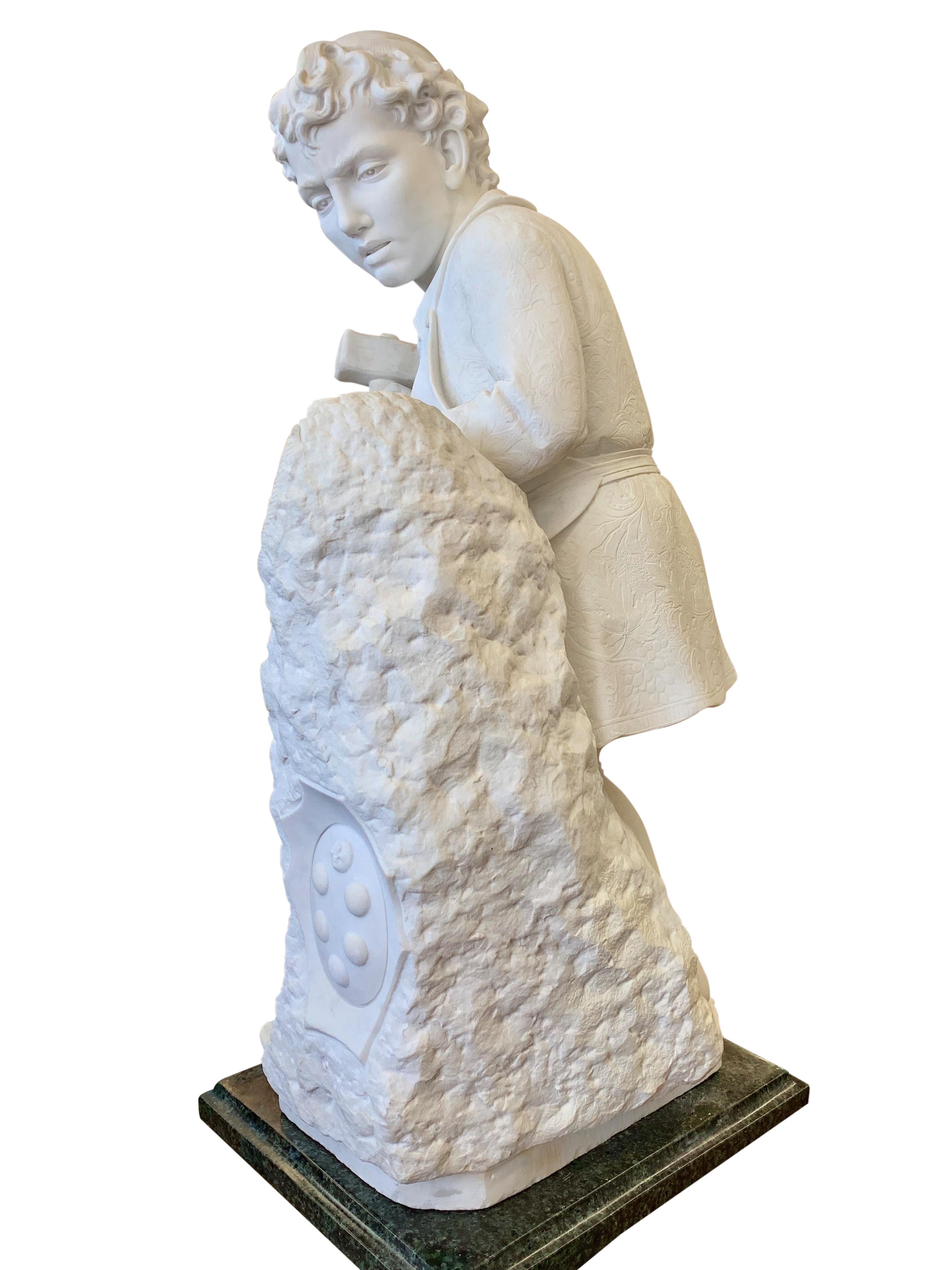 Figure ancienne en marbre de Michel-Ange sculptant la tête d'un faune en vente 4