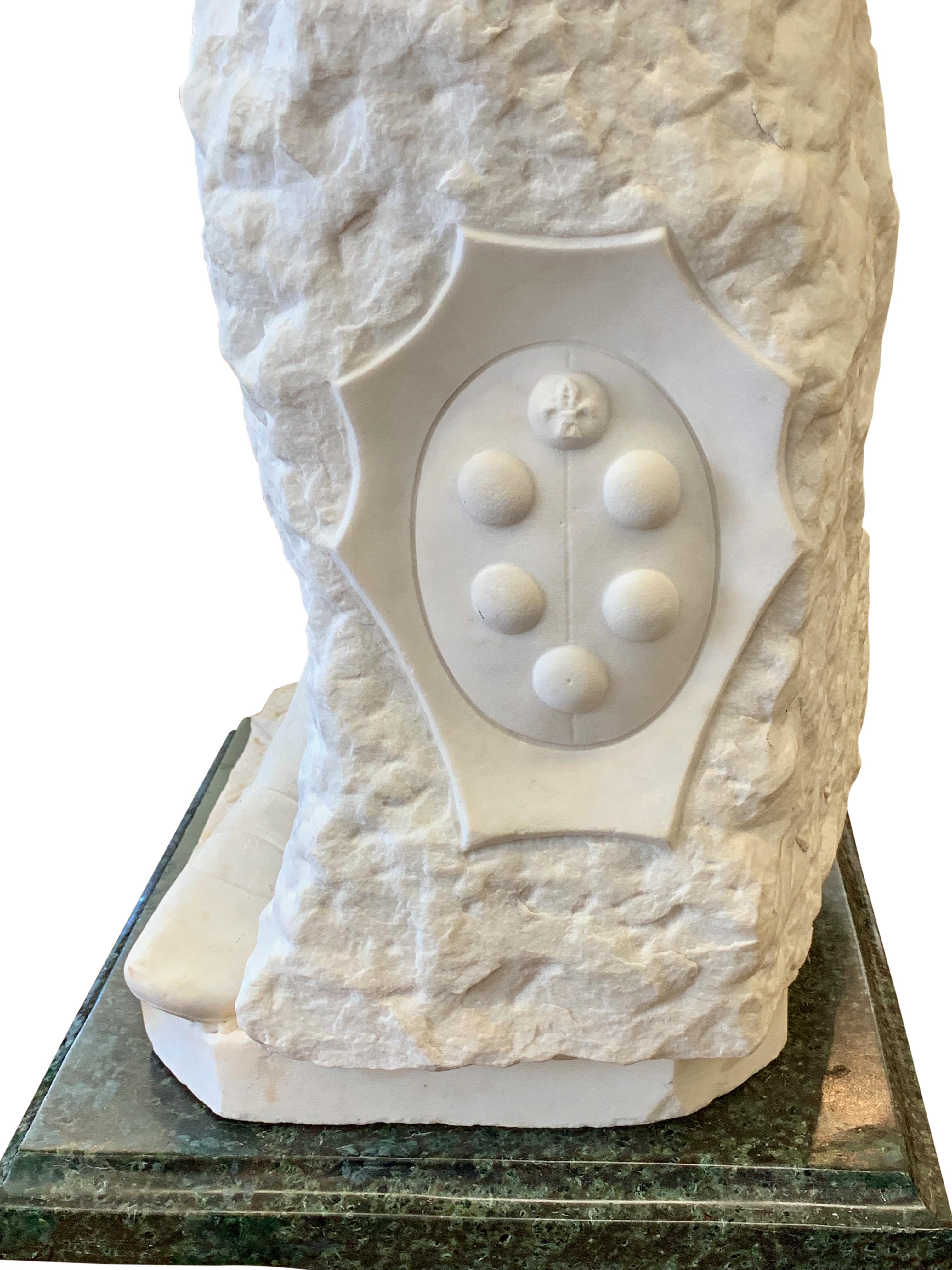 Figure ancienne en marbre de Michel-Ange sculptant la tête d'un faune en vente 7