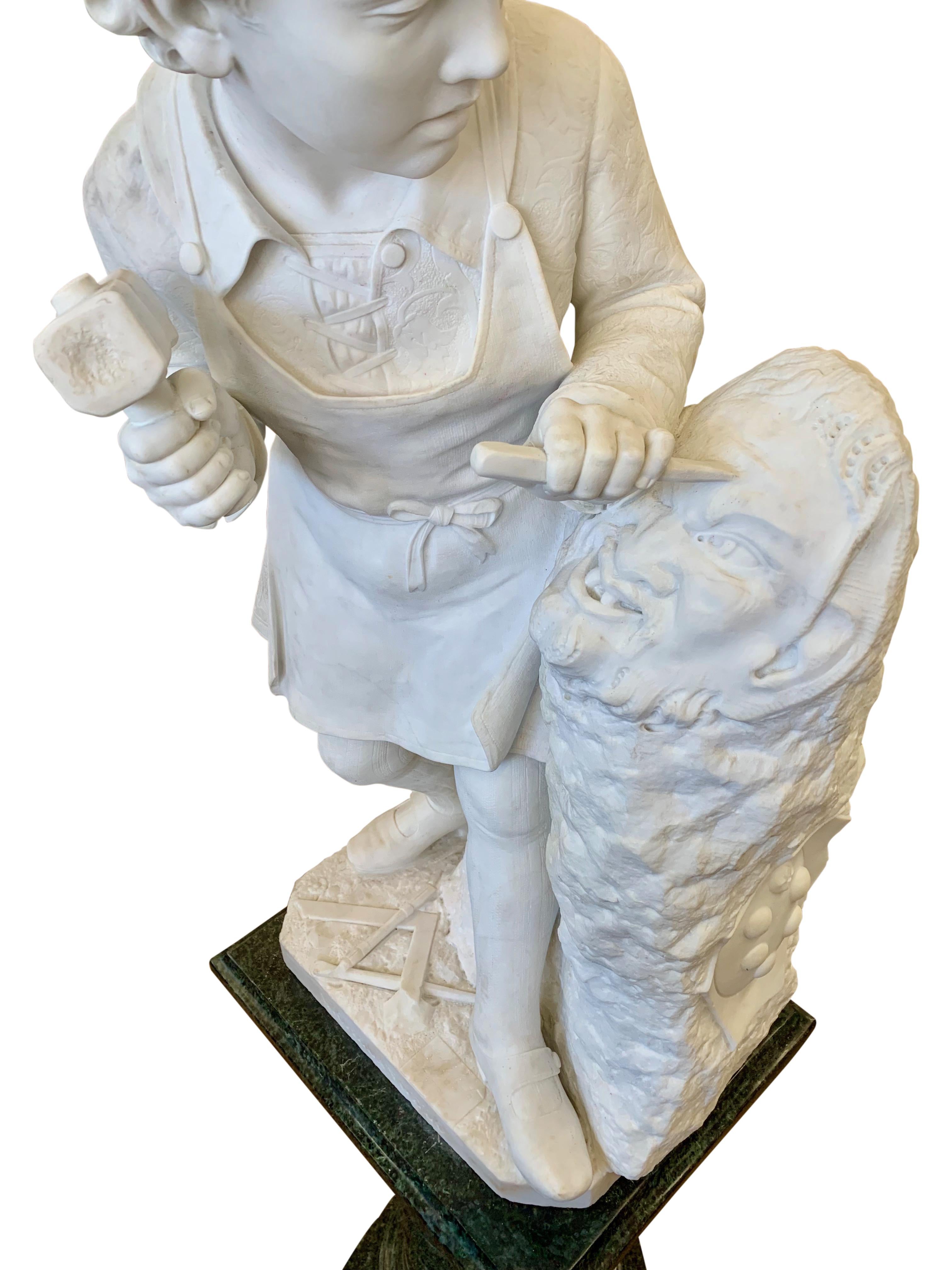 Figure ancienne en marbre de Michel-Ange sculptant la tête d'un faune en vente 8