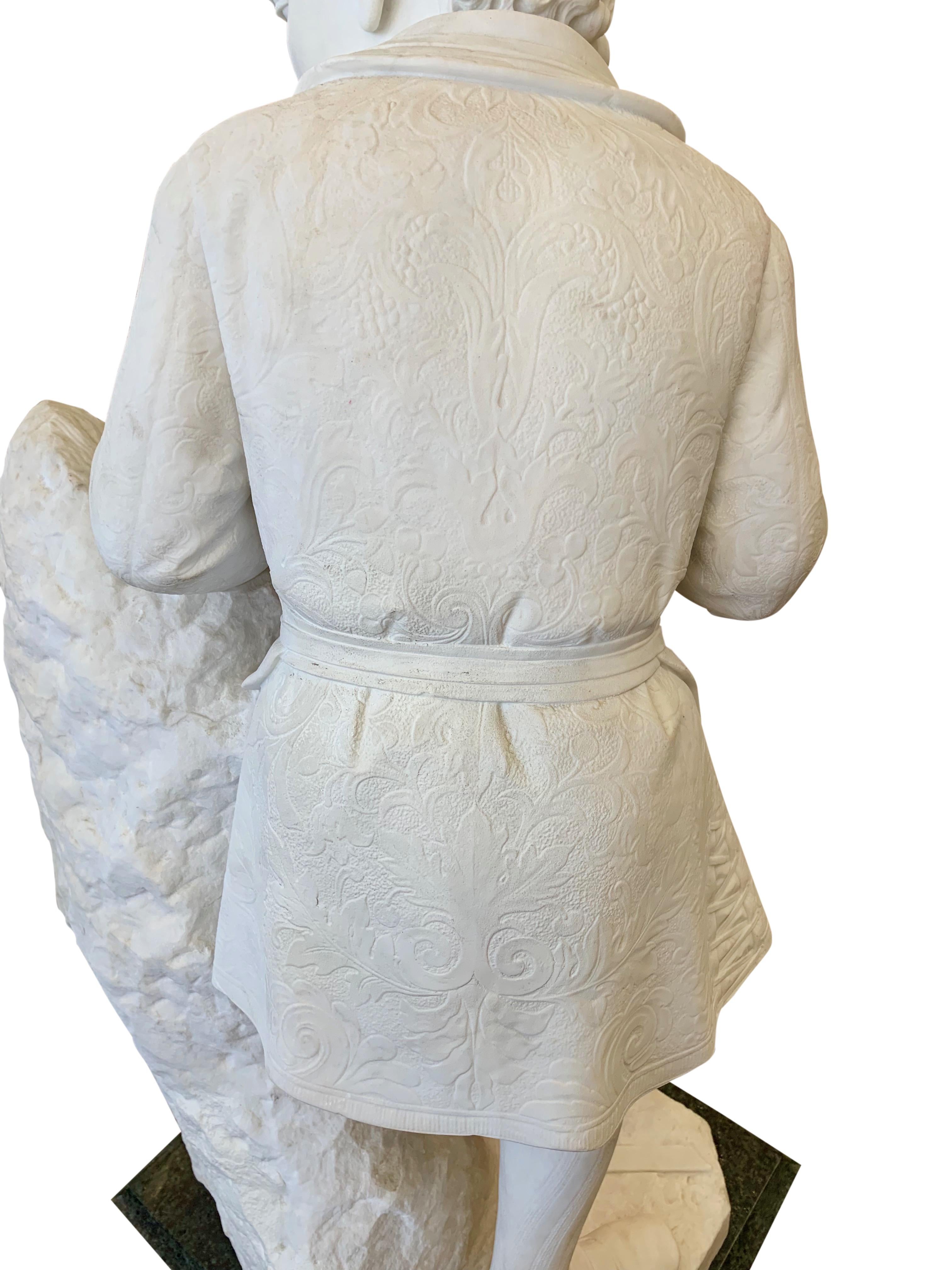 Figure ancienne en marbre de Michel-Ange sculptant la tête d'un faune en vente 11