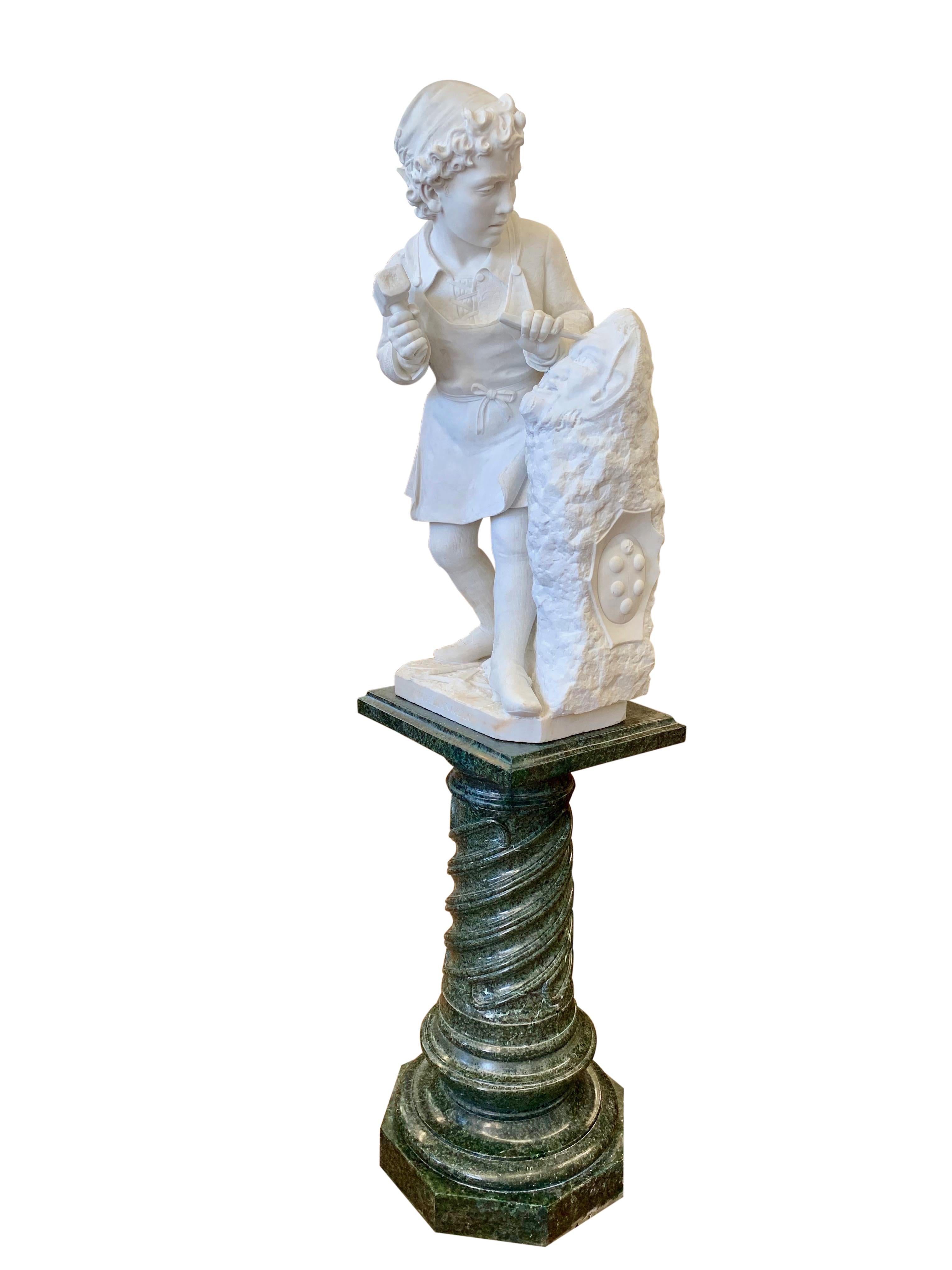 italien Figure ancienne en marbre de Michel-Ange sculptant la tête d'un faune en vente