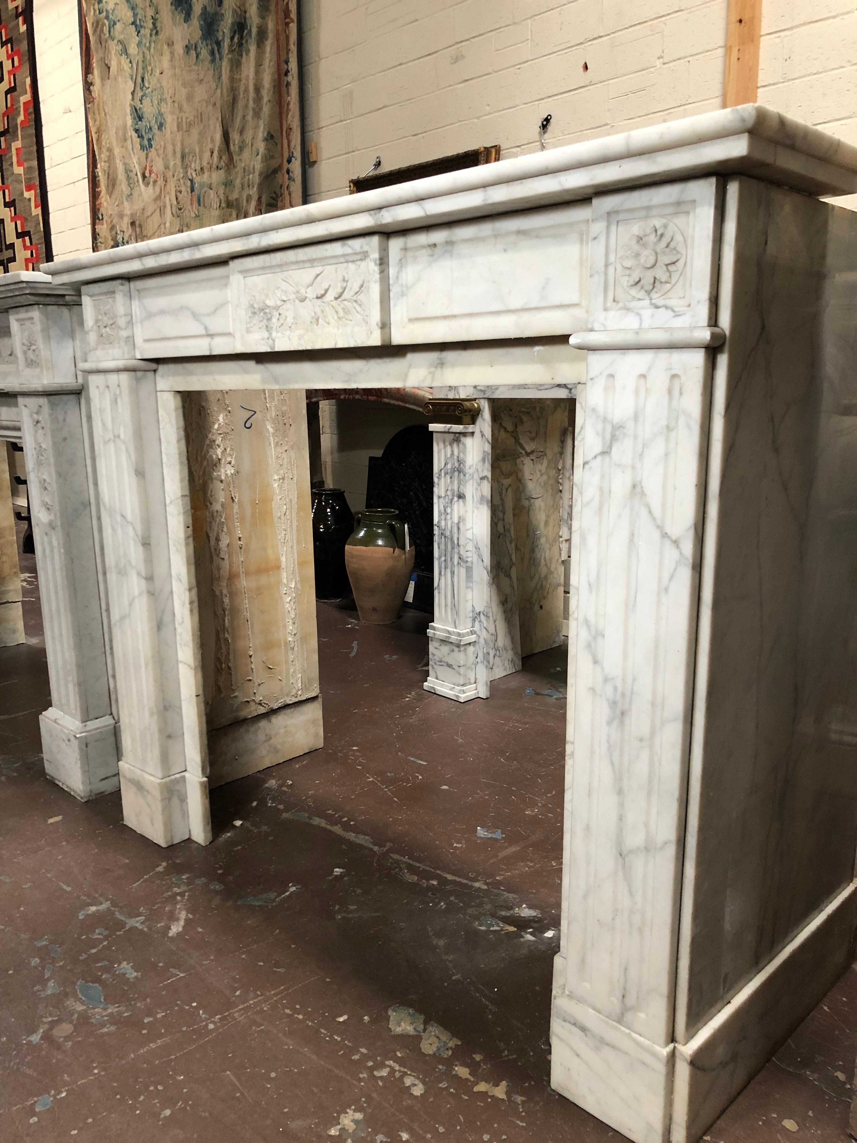 This marble fireplace origins from France, circa 1870.

Firebox: W 37