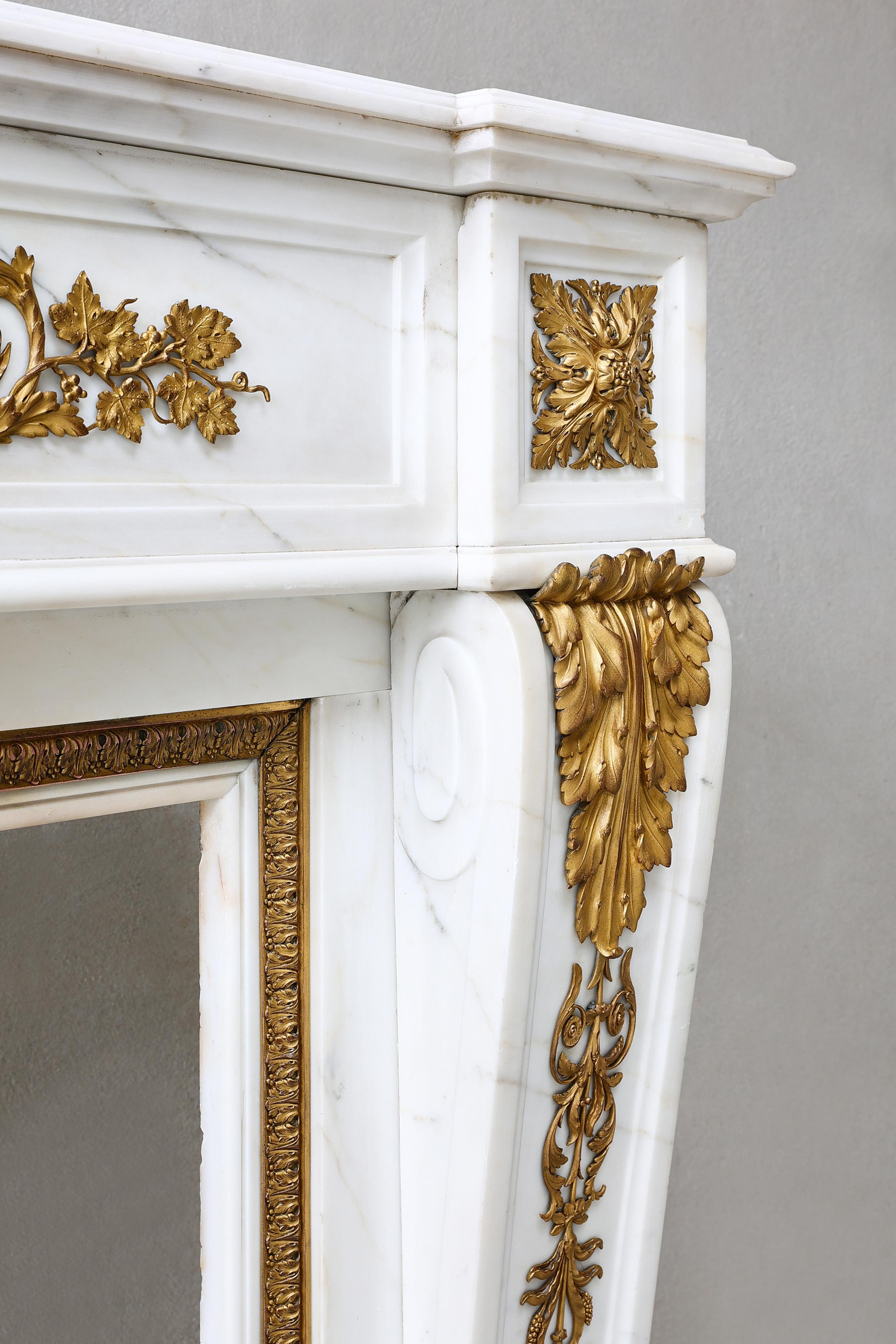 Marble Fireplace of Carrara Marble from 19th Century Style Louis XVI For Sale 5