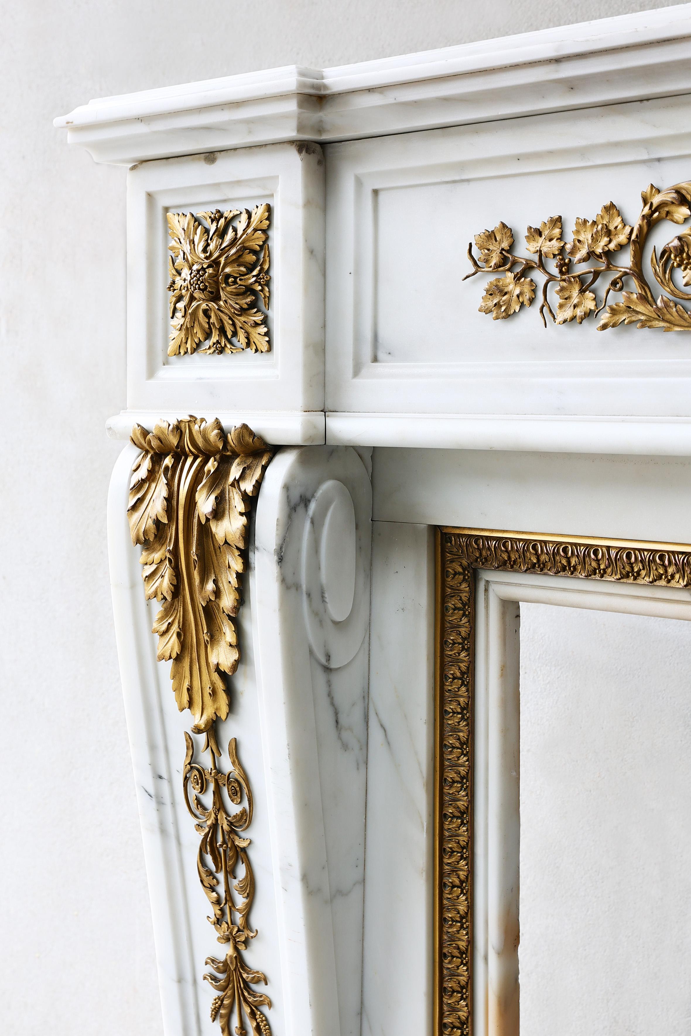 Marble Fireplace of Carrara Marble from 19th Century Style Louis XVI For Sale 7