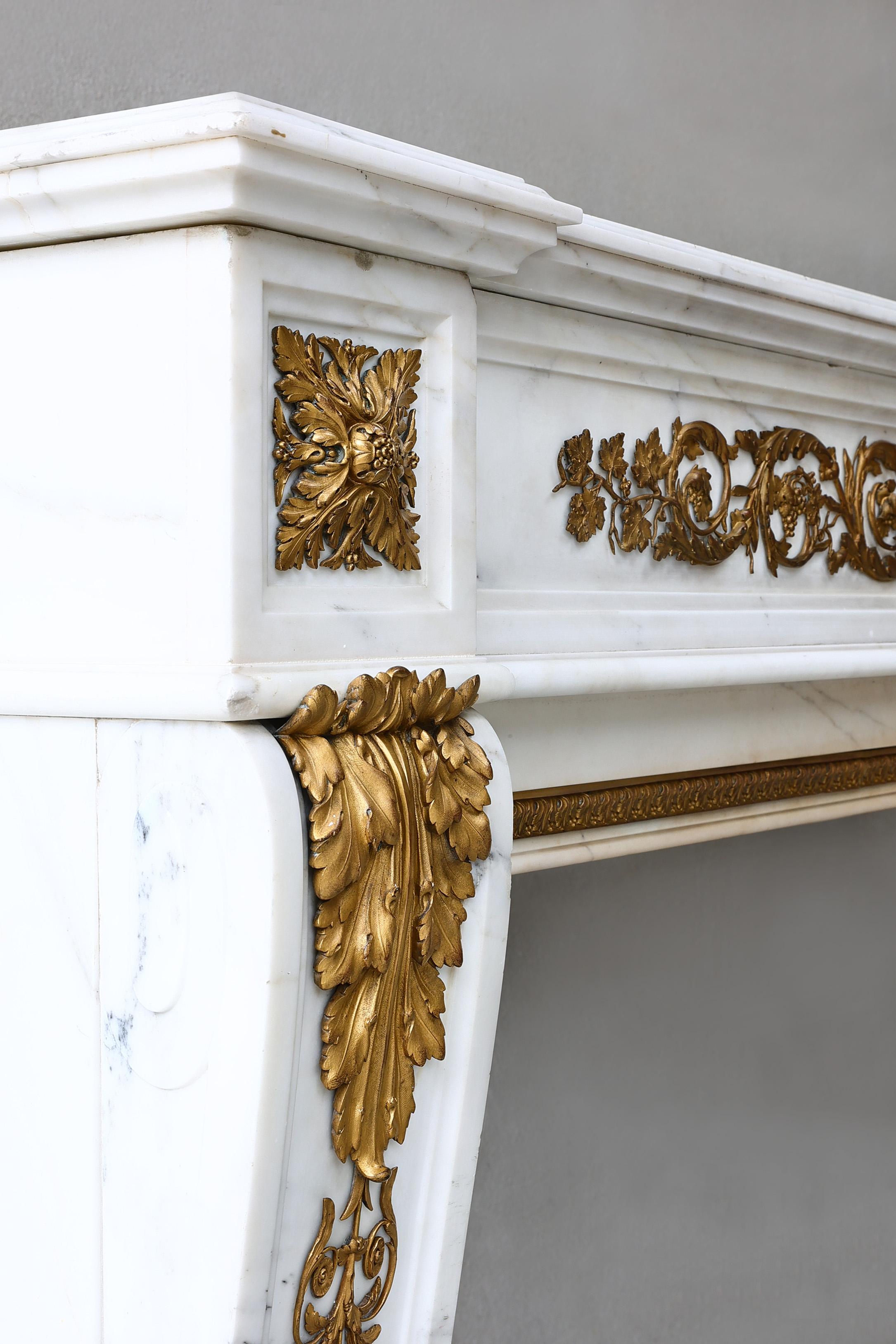 Marble Fireplace of Carrara Marble from 19th Century Style Louis XVI For Sale 8