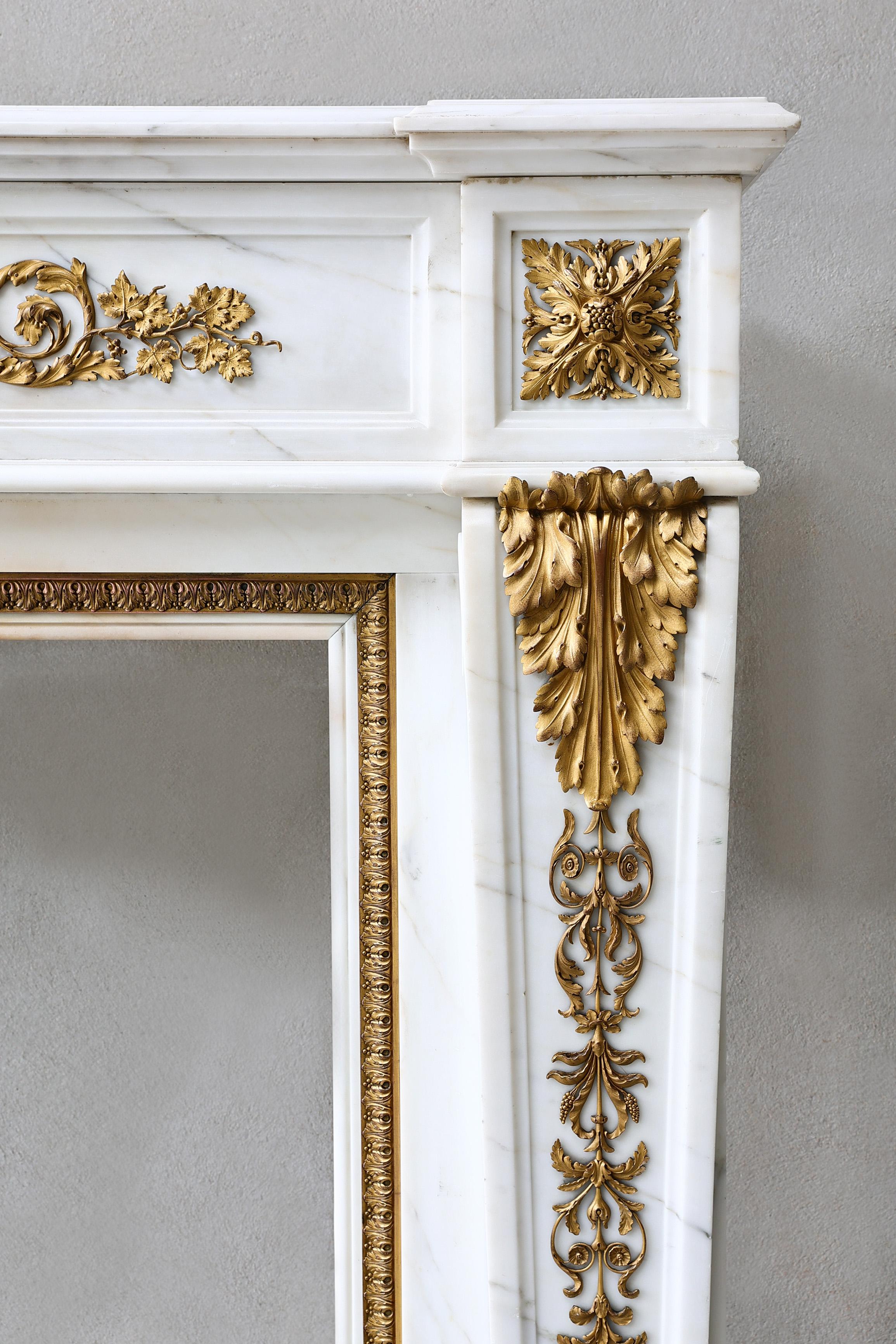 Marble Fireplace of Carrara Marble from 19th Century Style Louis XVI For Sale 2