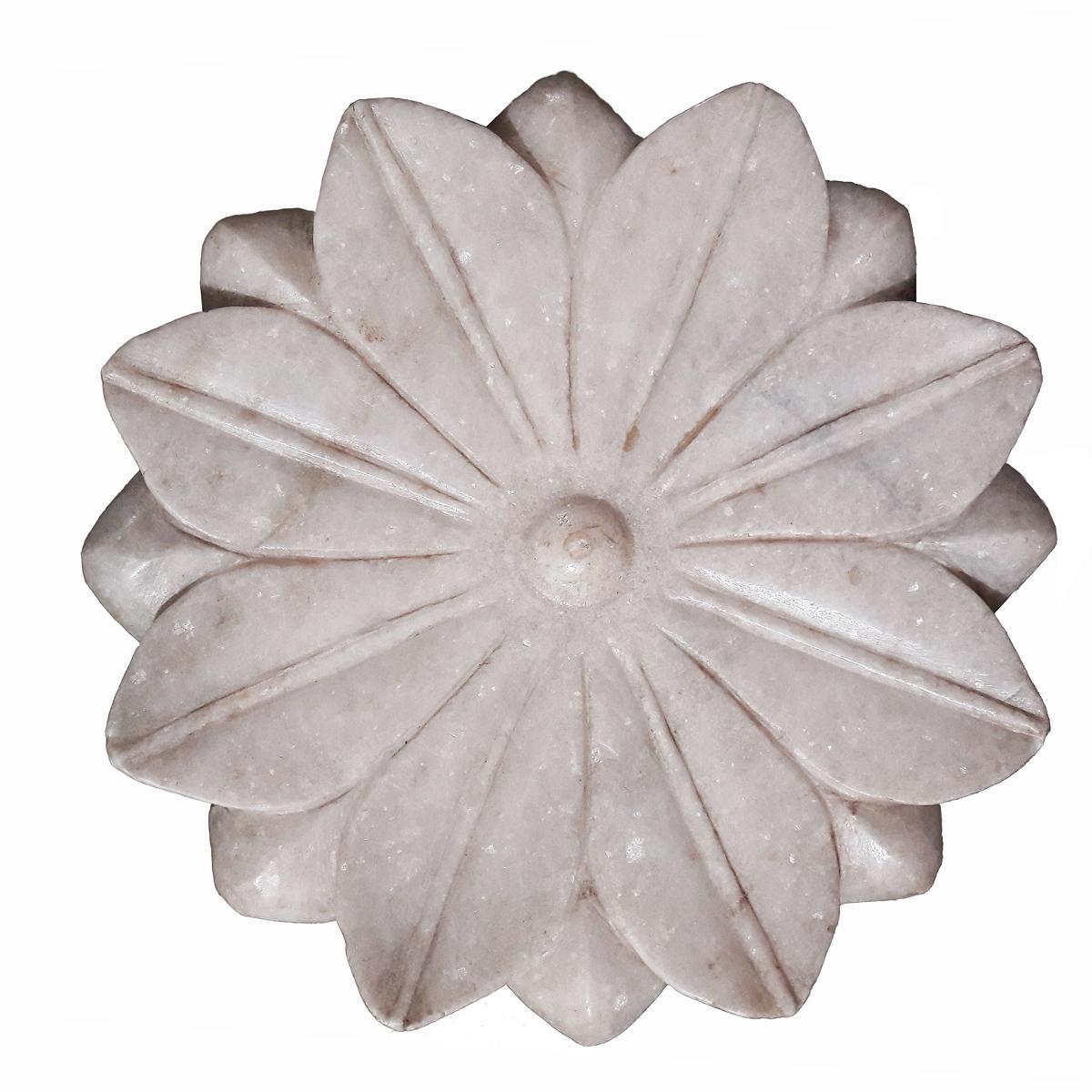 A hand carved marble plate from India, shaped as a Lotus flower, circa 1960.
The natural inclusions in the stone confer this piece a singular iridescent shine. Ideal as an accent for any console, side table, coffee table or any other space where a