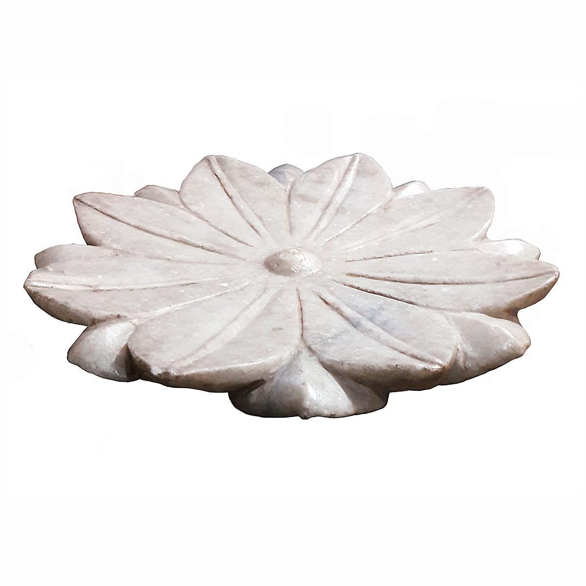 Anglo-Indian Marble Flower Plate / Vide Poche from India, Mid-20th Century For Sale