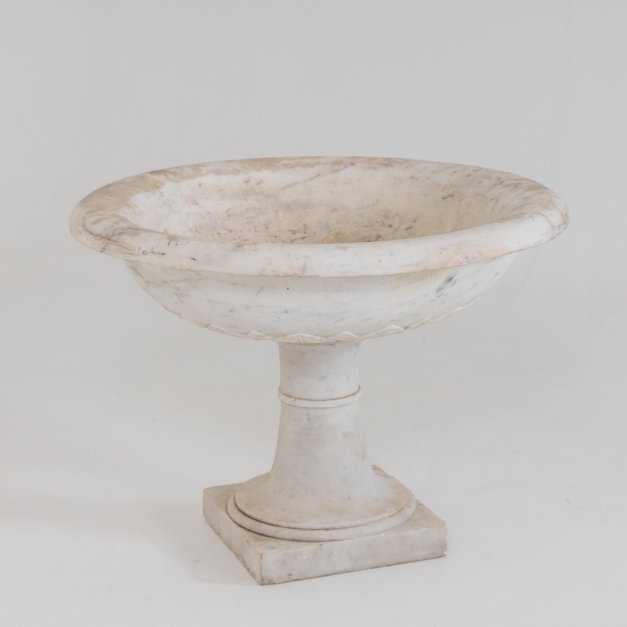 Neoclassical Marble Fountain Basin, 19th Century For Sale