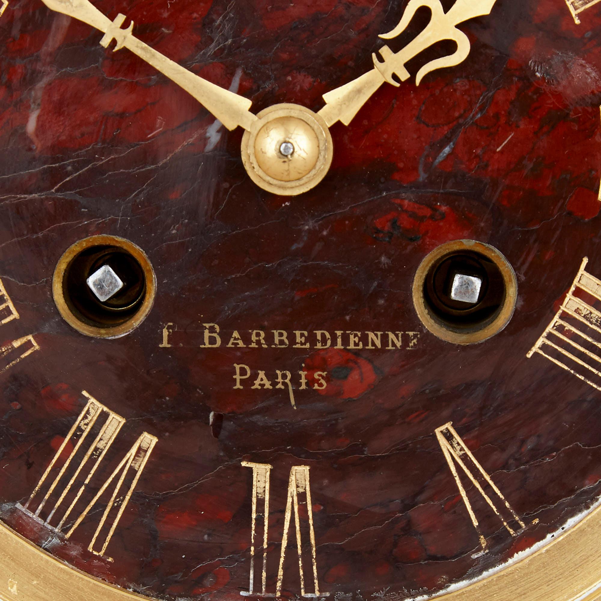 Dreiteiliges Uhrenset aus Marmor, vergoldeter und patinierter Bronze von Barbedienne (Französisch) im Angebot