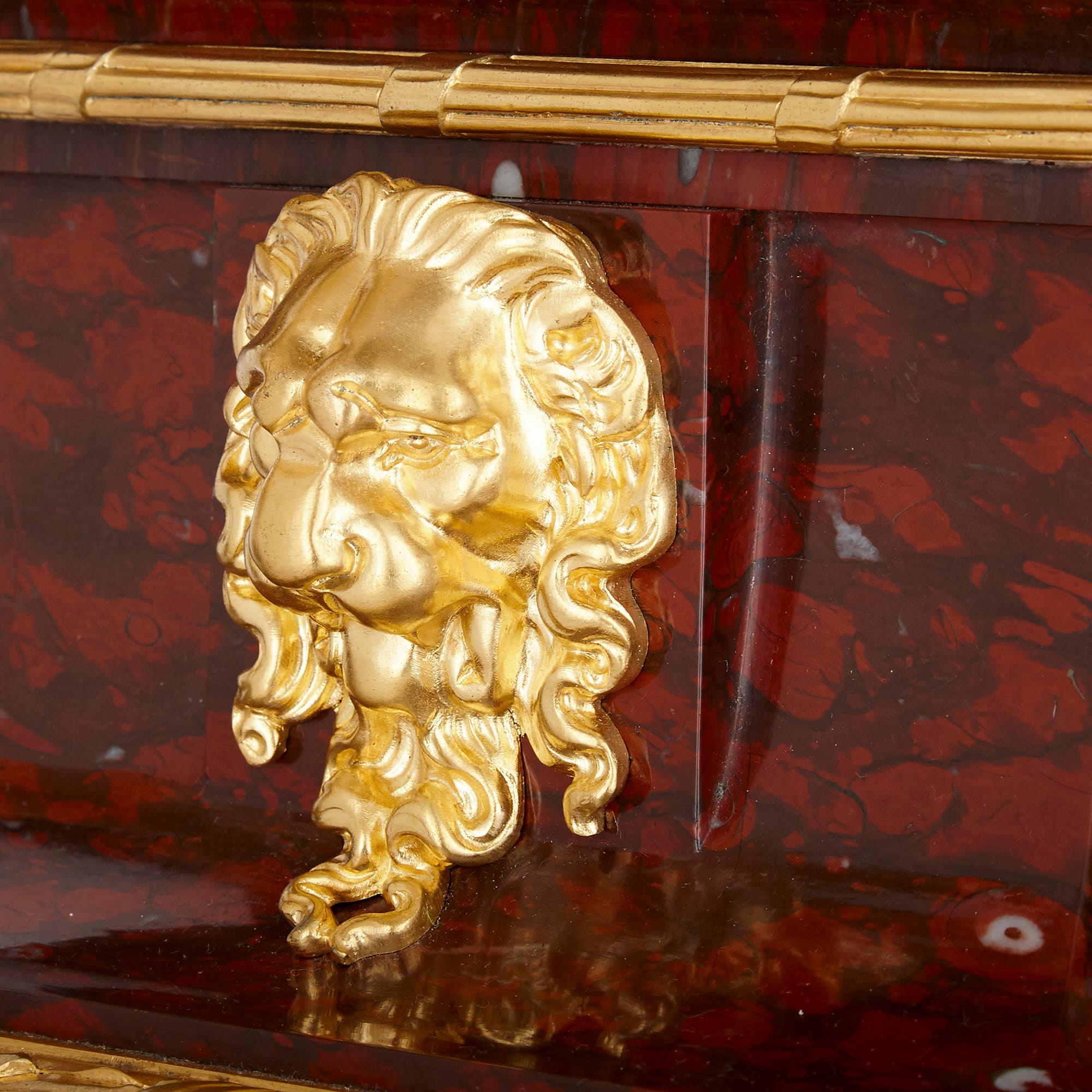 Dreiteiliges Uhrenset aus Marmor, vergoldeter und patinierter Bronze von Barbedienne im Zustand „Gut“ im Angebot in London, GB