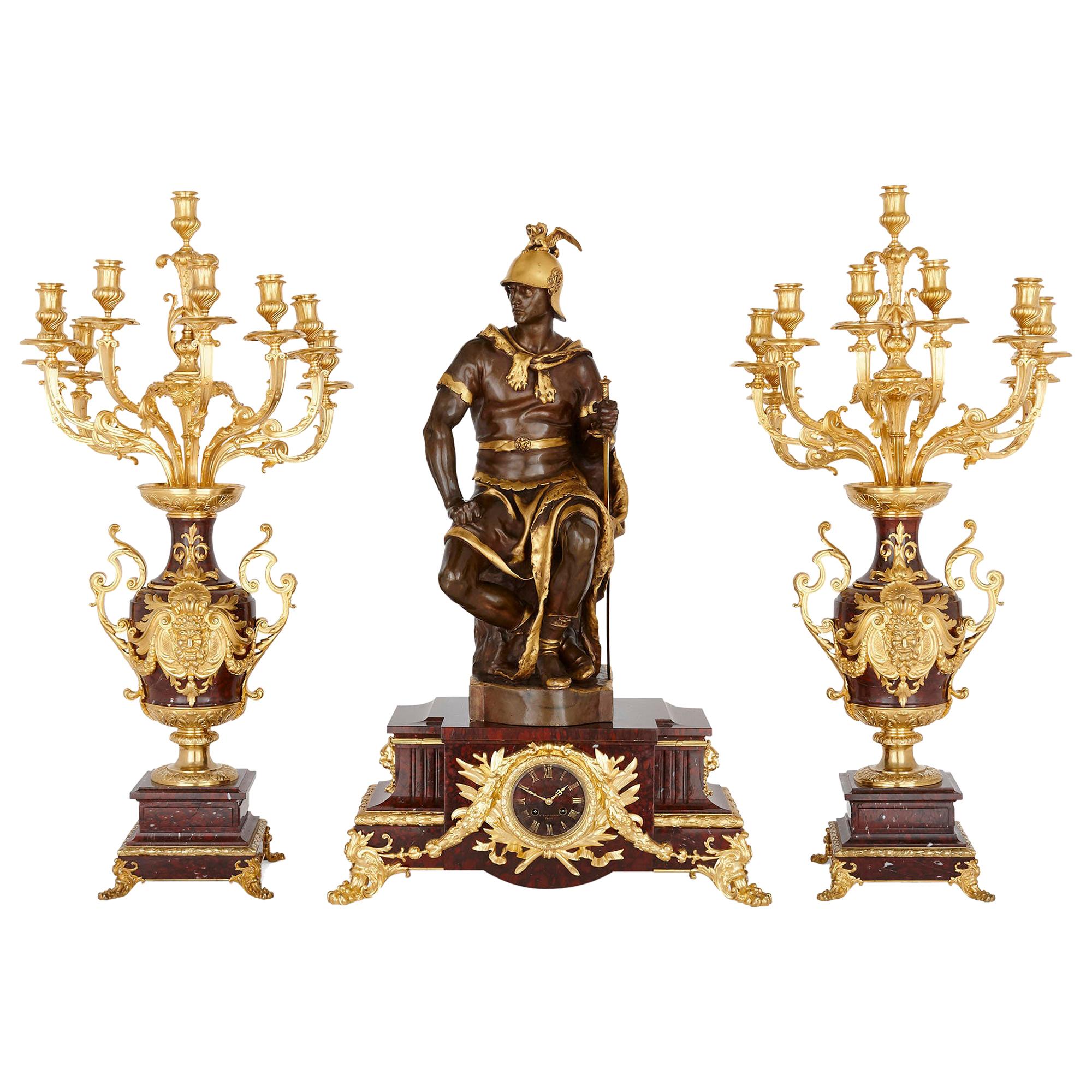 Ensemble d'horloges trois pièces en marbre, doré et bronze patiné de Barbedienne